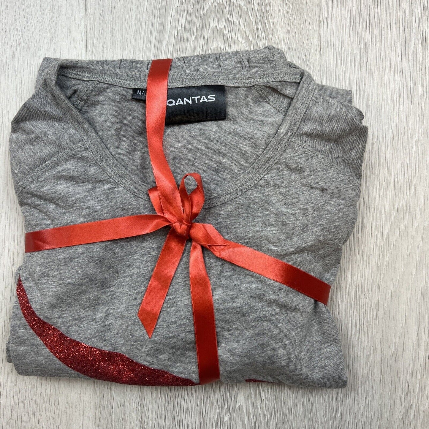 Rare Limited Edition Red Glitter Qantas Business Class Pyjamas Size M/L (New)