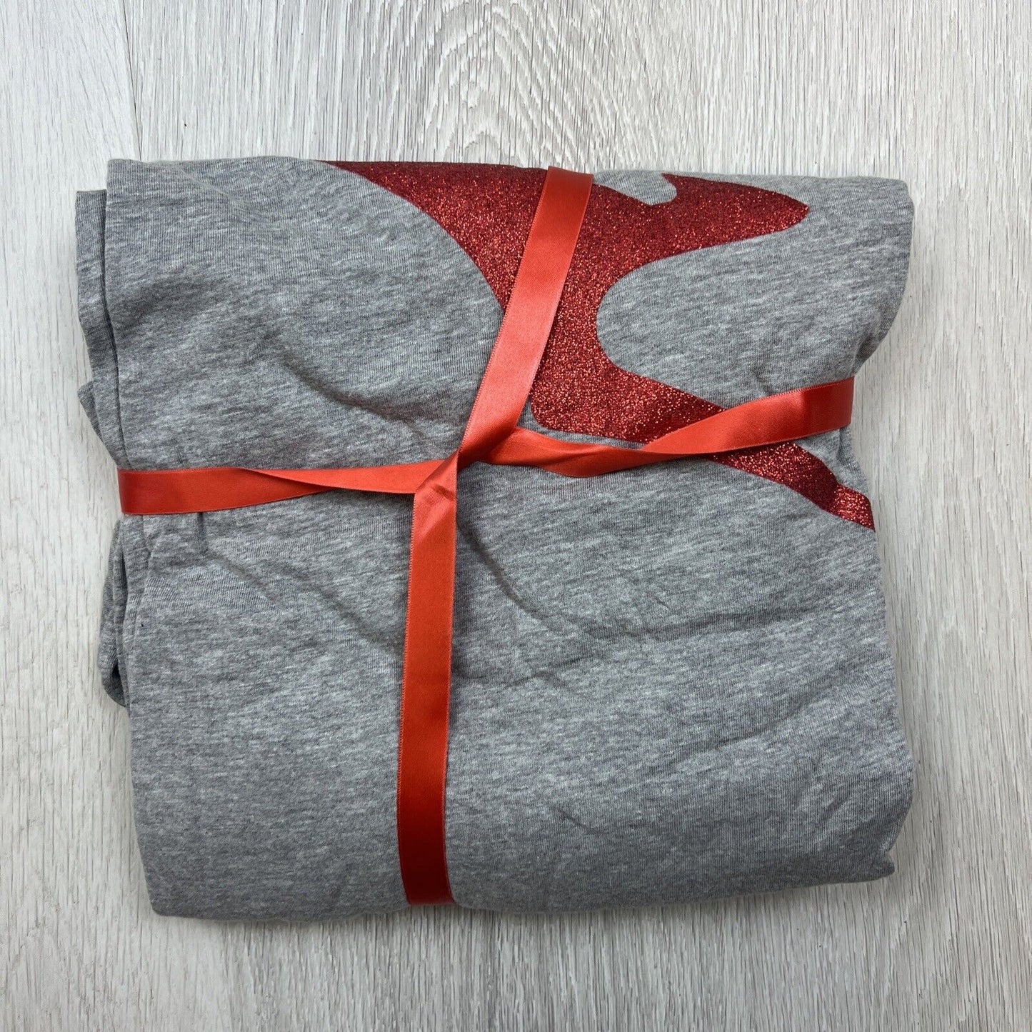Rare Limited Edition Red Glitter Qantas Business Class Pyjamas Size M/L (New)