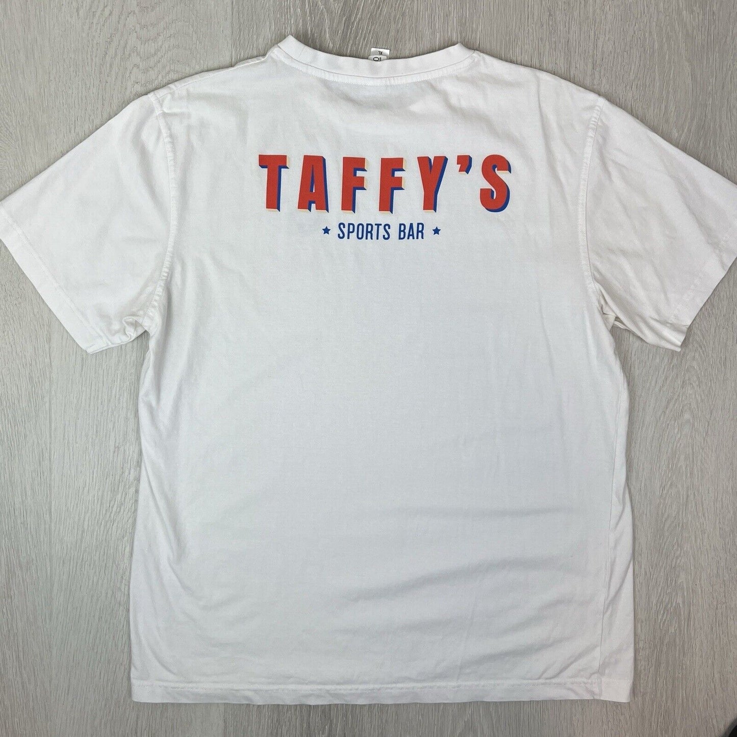 Taffy's Sports Bar Mens White T-Shirt Size Medium (Marked XL)