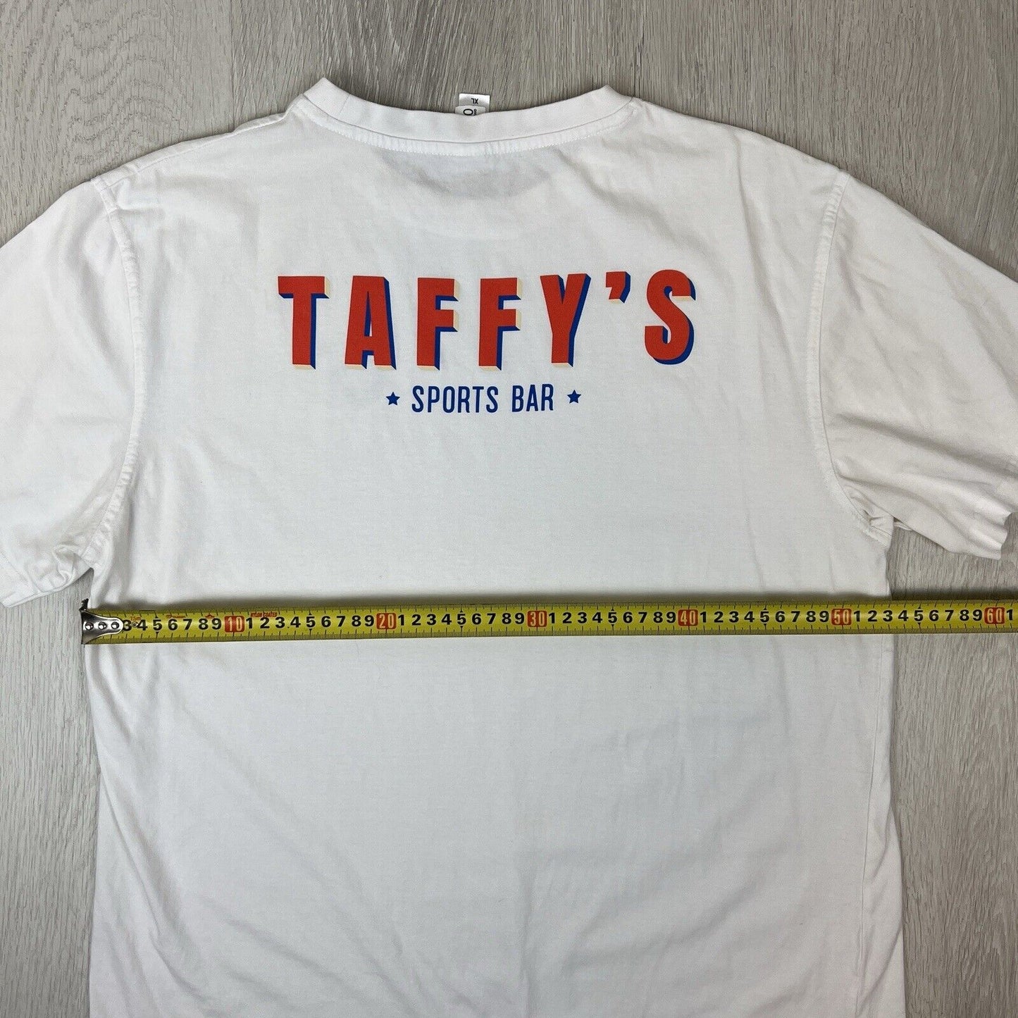 Taffy's Sports Bar Mens White T-Shirt Size Medium (Marked XL)