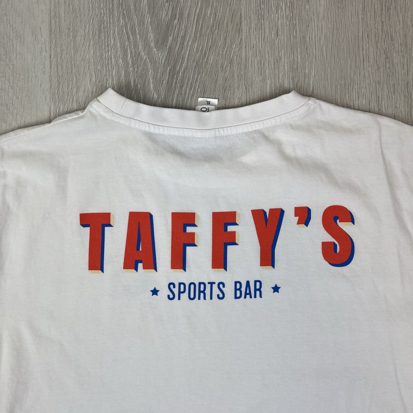 Taffy's Sports Bar Mens White T-Shirt Size Medium (Marked XL)