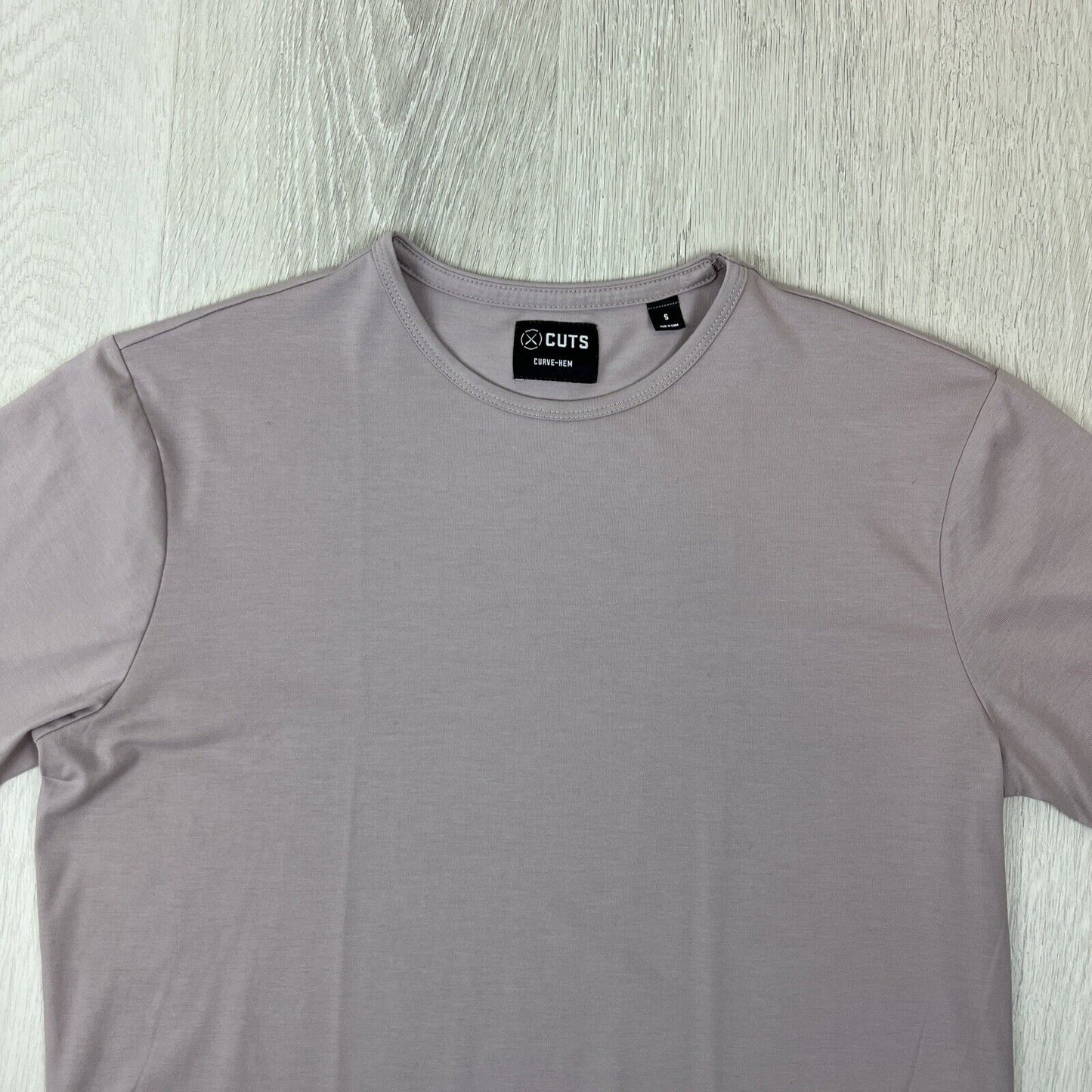 Cuts Mens Curve-Hem Tee T-shirt Size Small