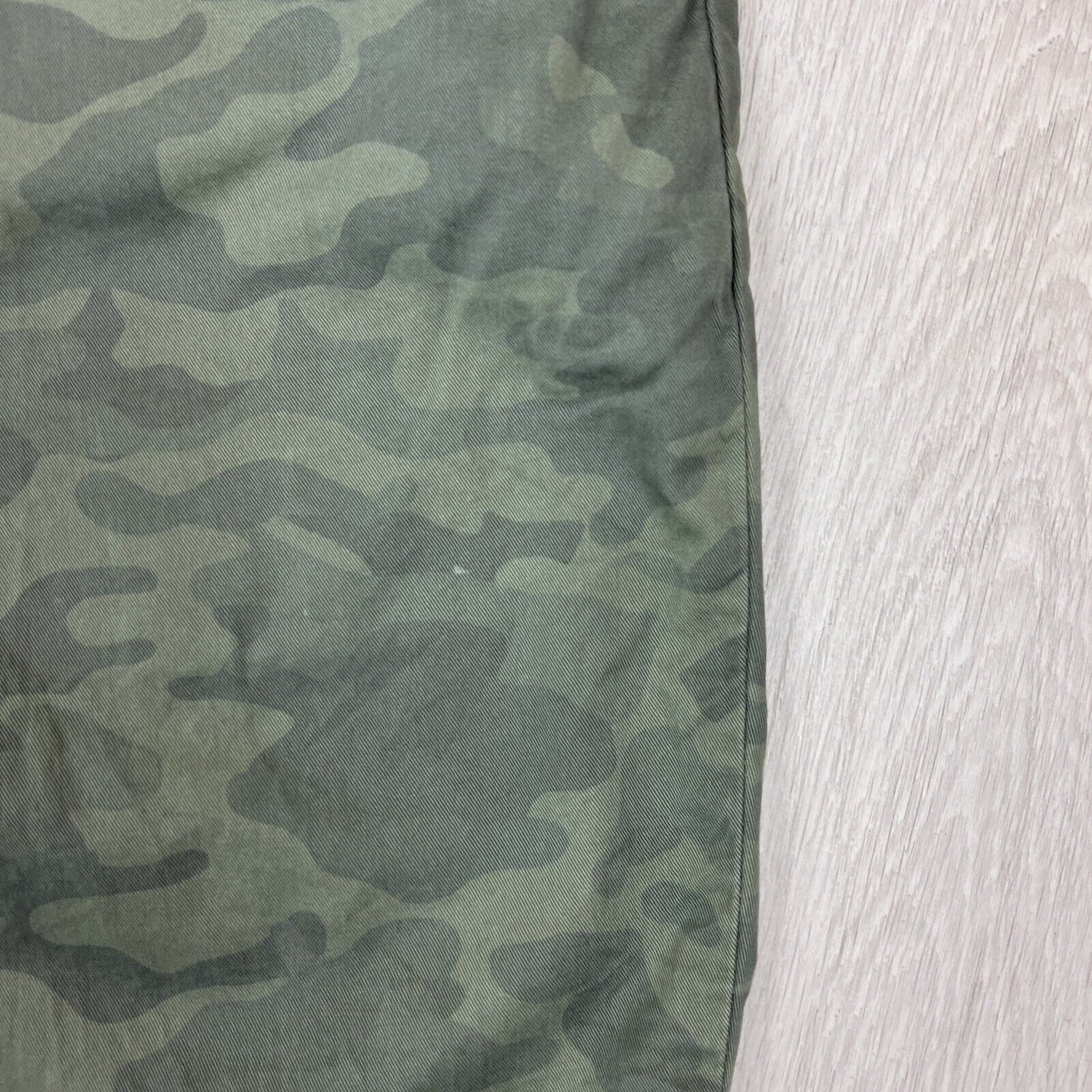 Uniqlo Mens Green Camouflage Chino Shorts Size XL