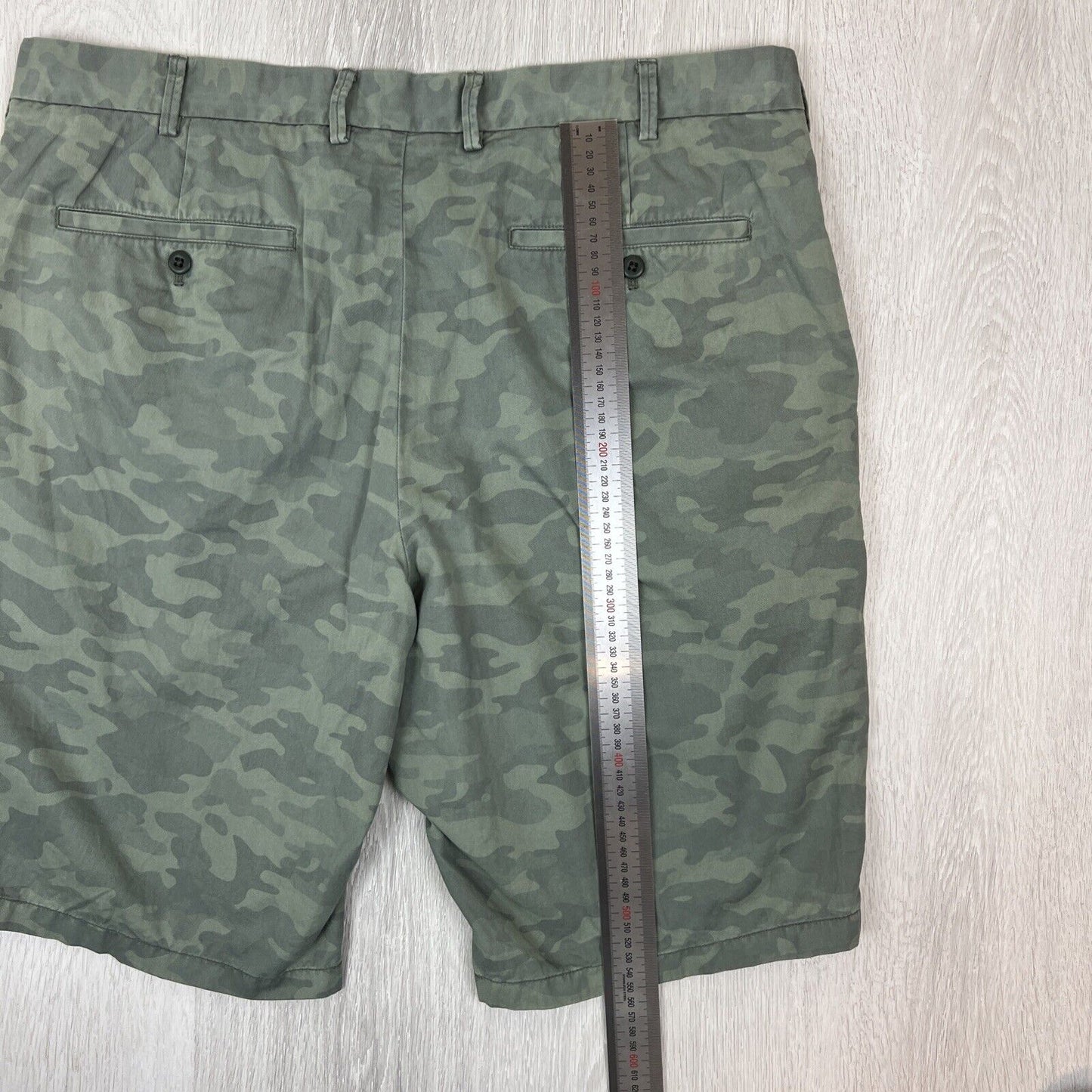 Uniqlo Mens Green Camouflage Chino Shorts Size XL