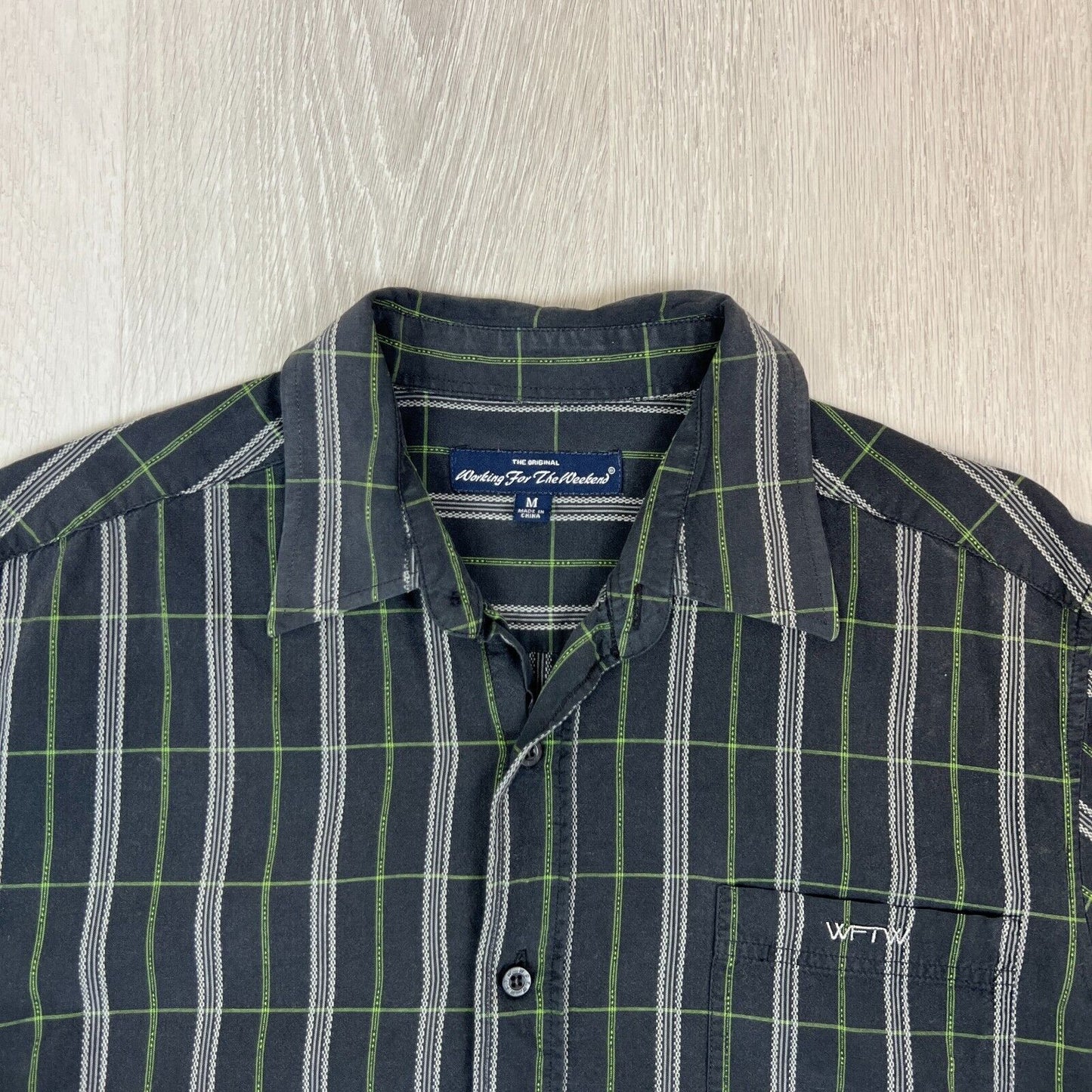 Working For The Weekend WFTW Mens Short Sleeve Button Up Shirt Size Medium