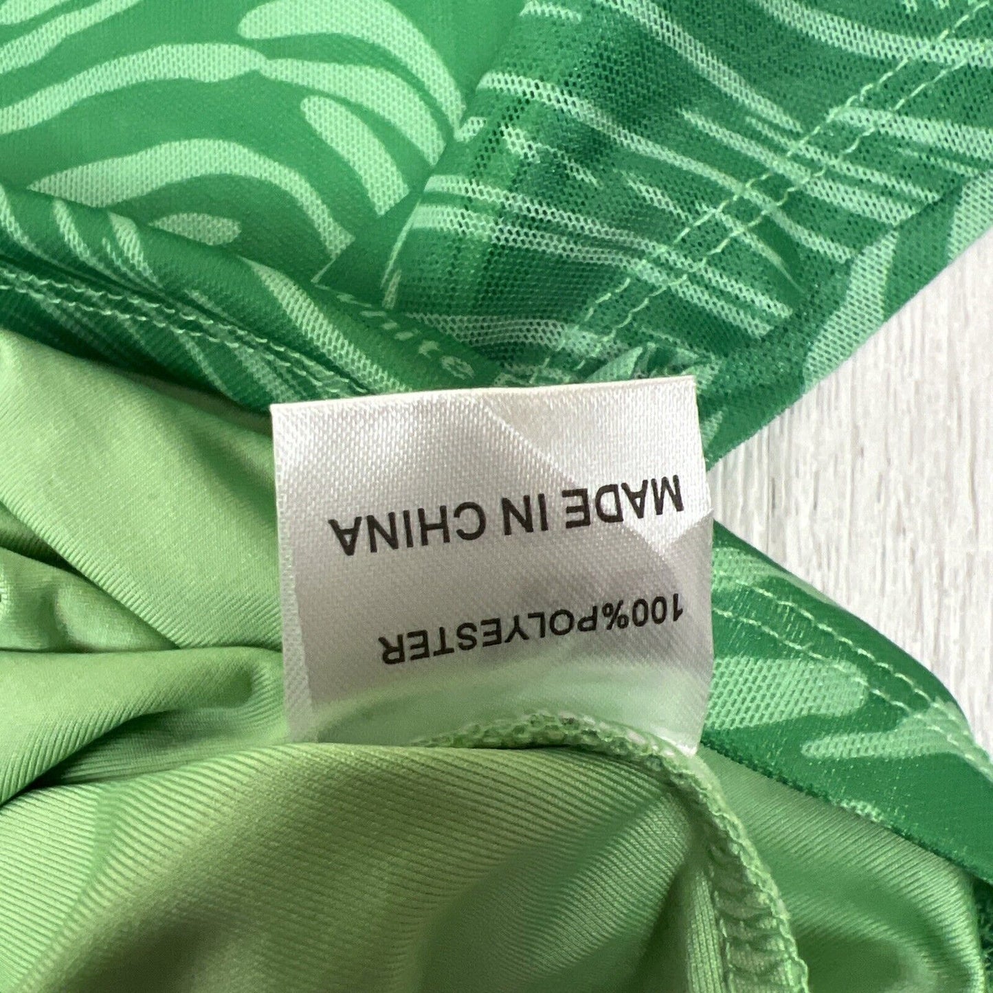 White Fox Womens Answer My Calls Green Swirl Crop Top Size XS (New)