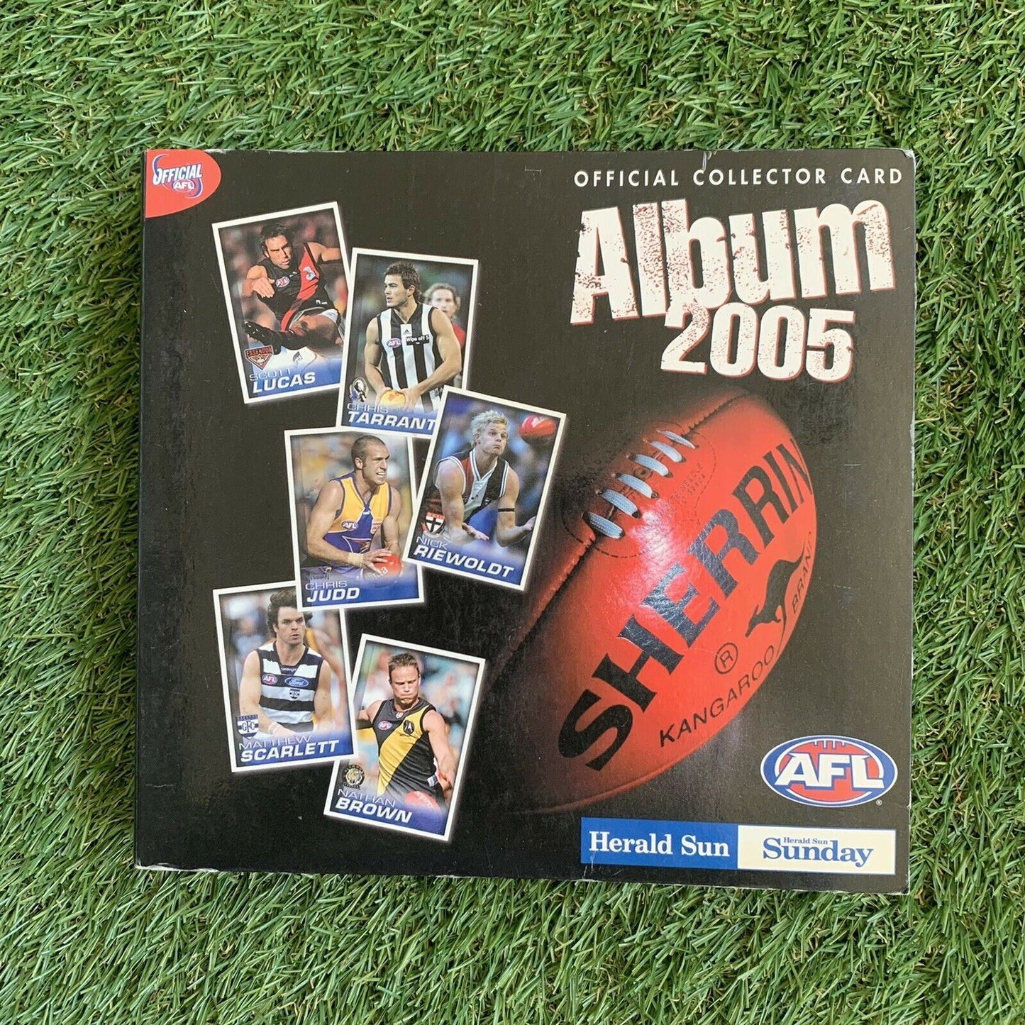 2005 Official AFL Collectors Album & Heaps of Cards (150+ Cards) Aussie Rules