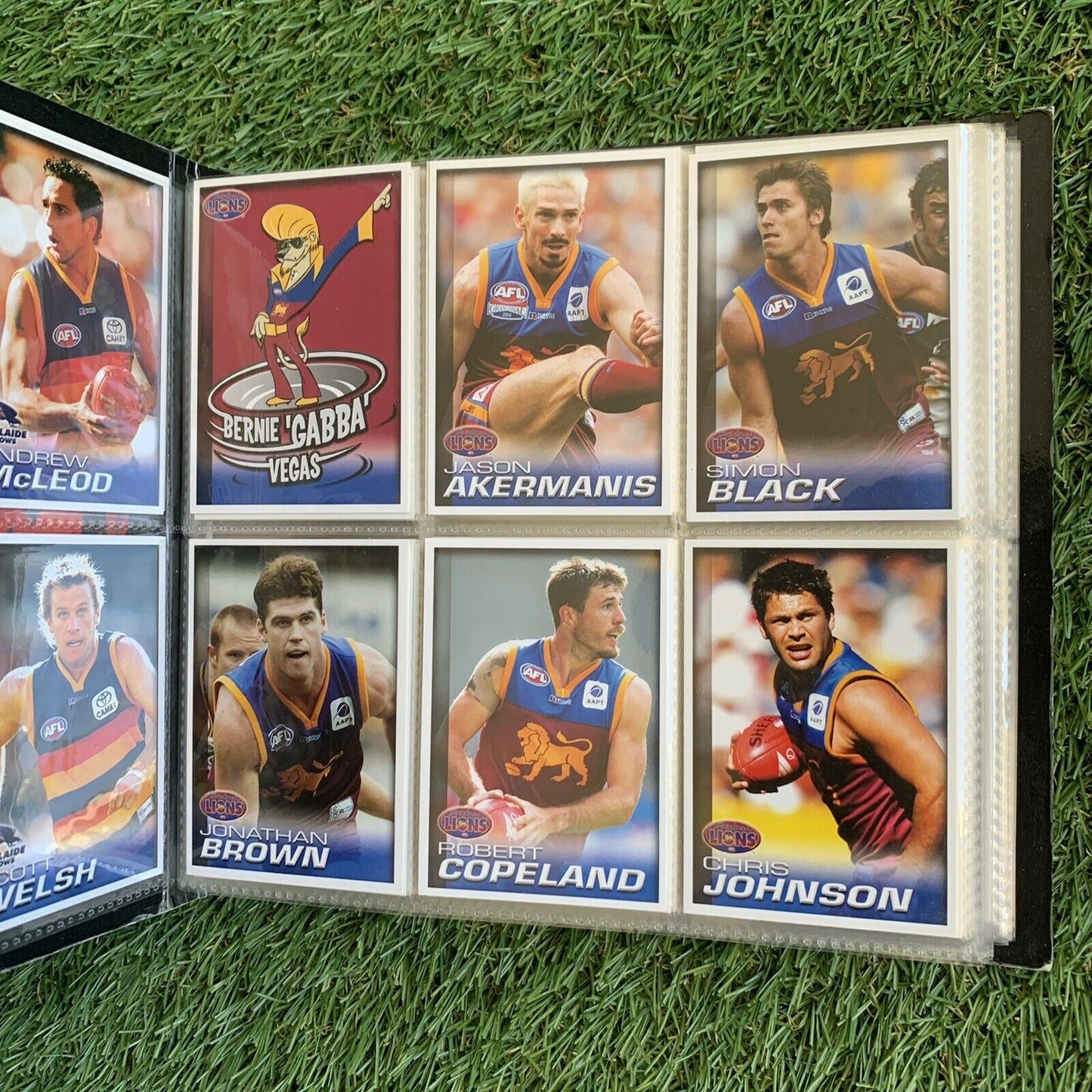 2005 Official AFL Collectors Album & Heaps of Cards (150+ Cards) Aussie Rules