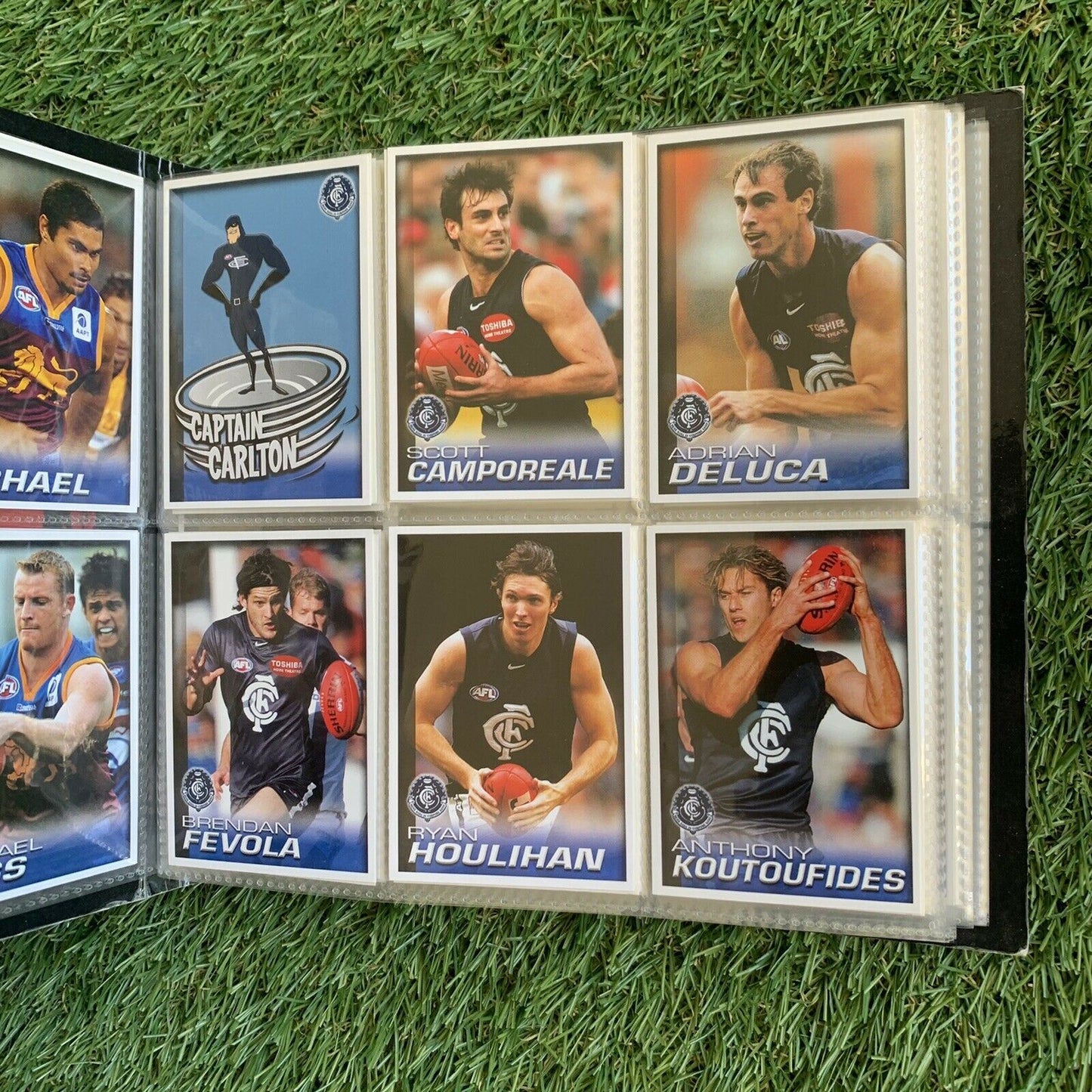 2005 Official AFL Collectors Album & Heaps of Cards (150+ Cards) Aussie Rules