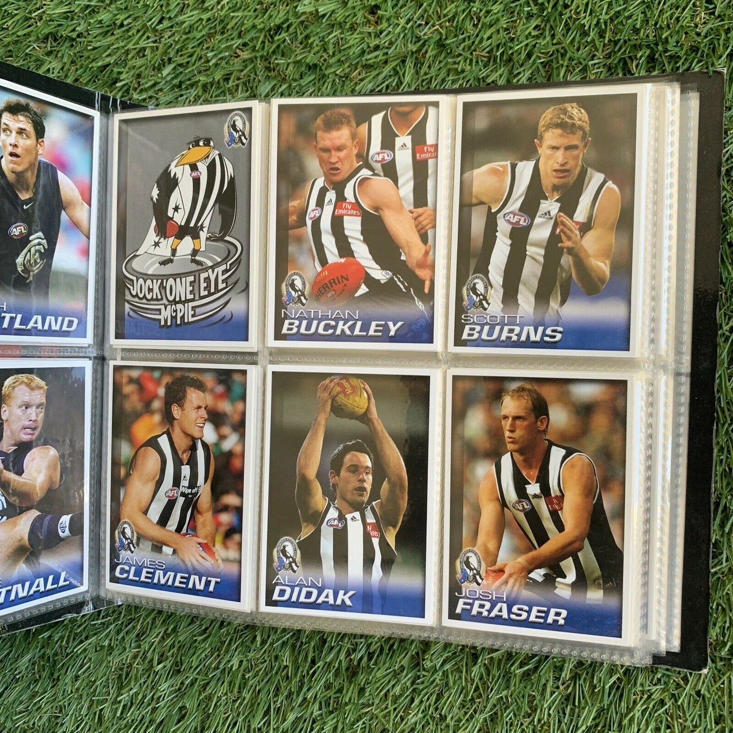 2005 Official AFL Collectors Album & Heaps of Cards (150+ Cards) Aussie Rules