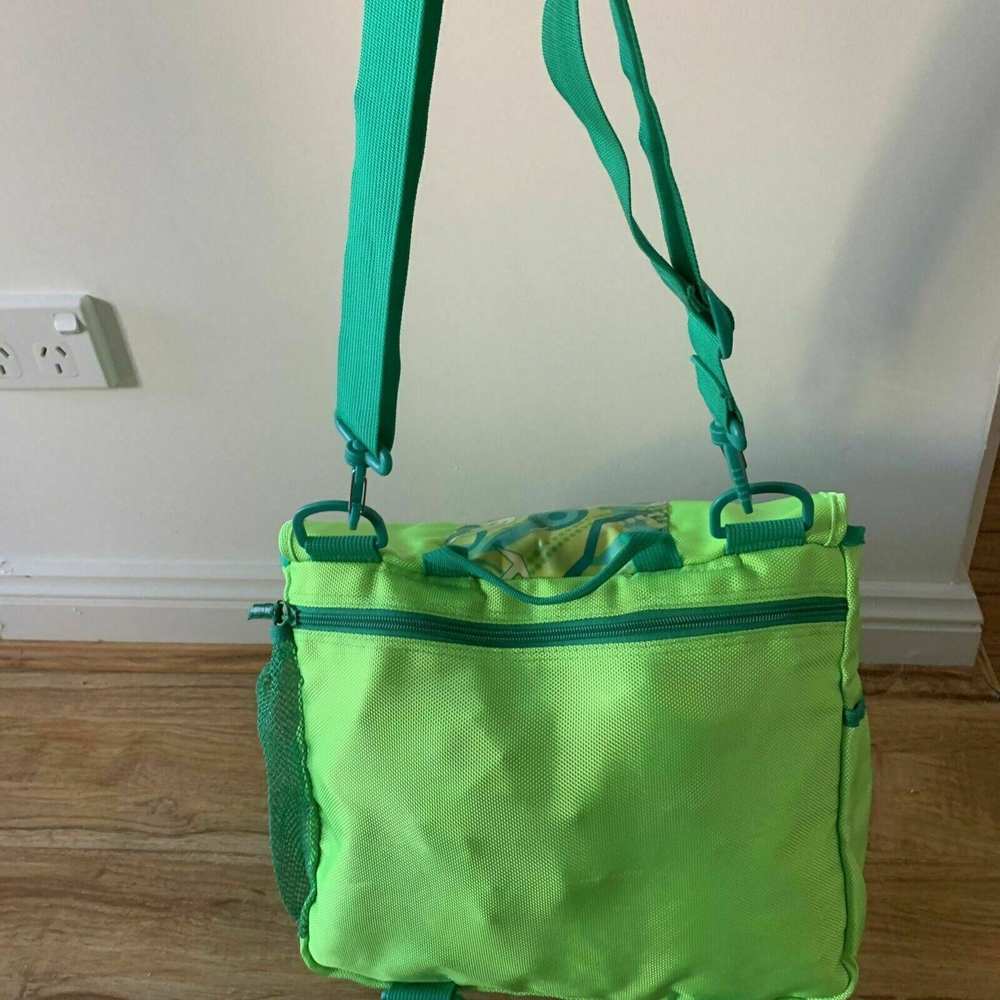 Tupperware Convertible Green Bag Satchel Converts to a Backpack