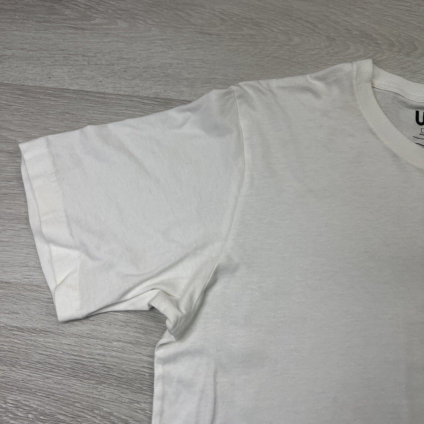 Uniqlo x Disney Unisex White T-Shirt Size Medium Mickey Mouse Pocket Embroidered