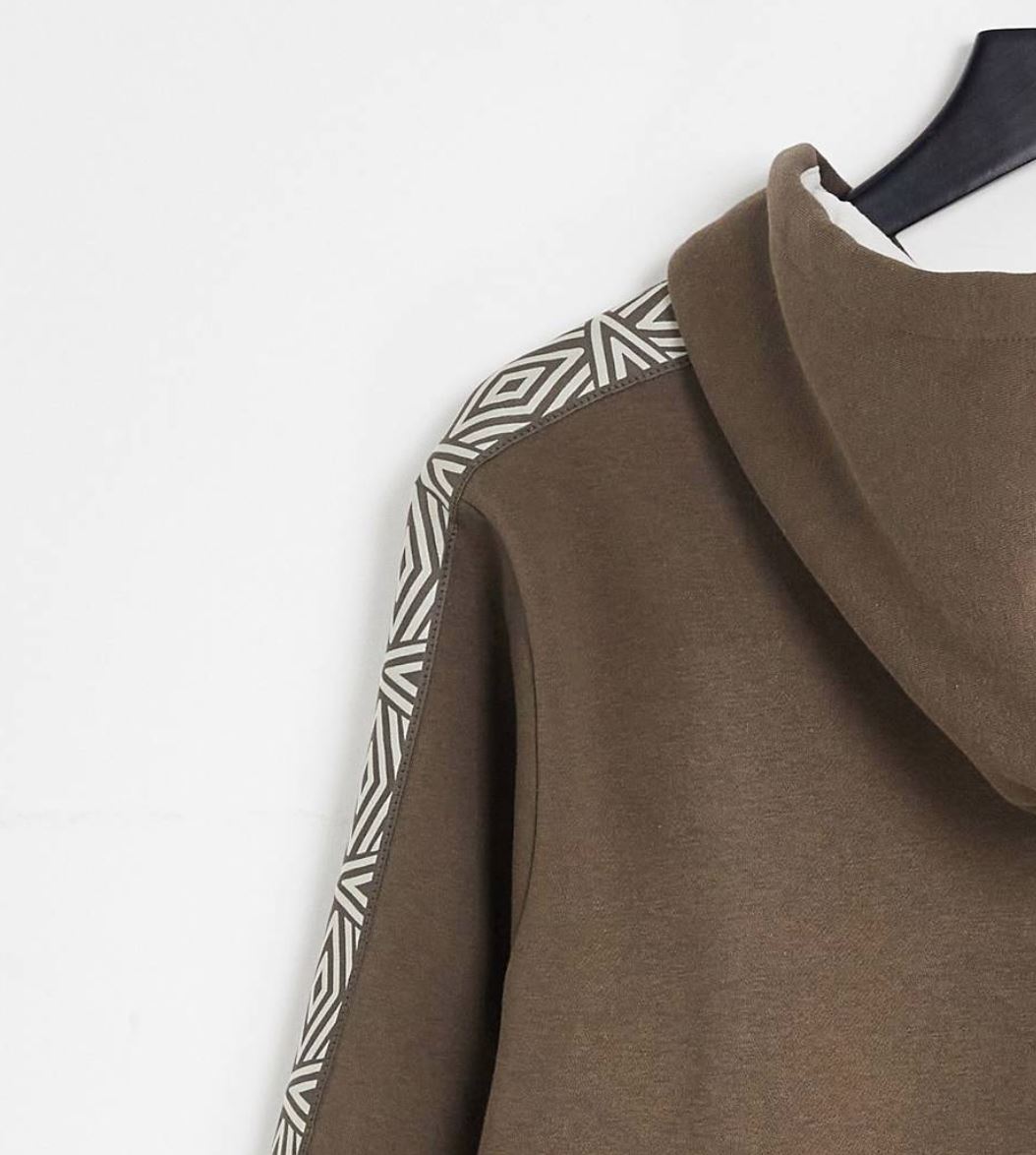 Umbro Fleece Hoodie in Brown Size Medium