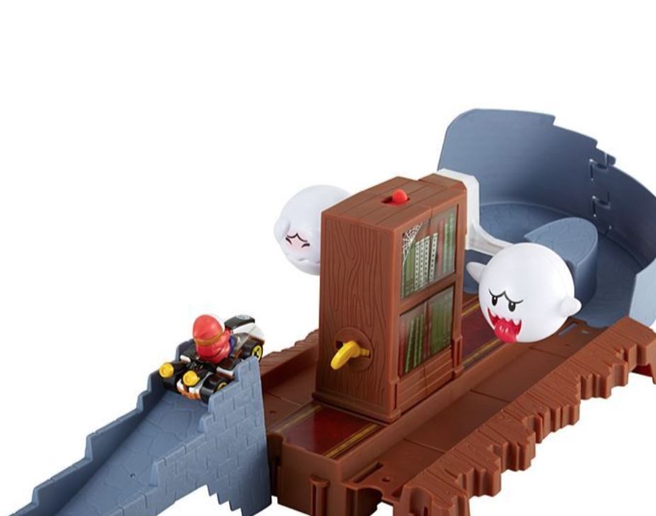 Hot Wheels® Mario Kart Track Set - Shy Guy Boo's Spooky Sprint