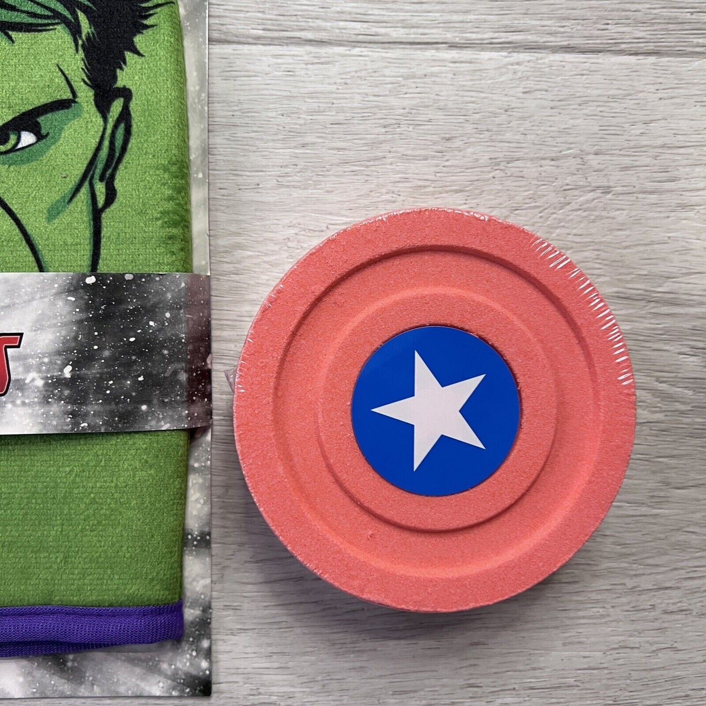 Marvel The Hulk Bath Mitt & Marvel Bath Bomb