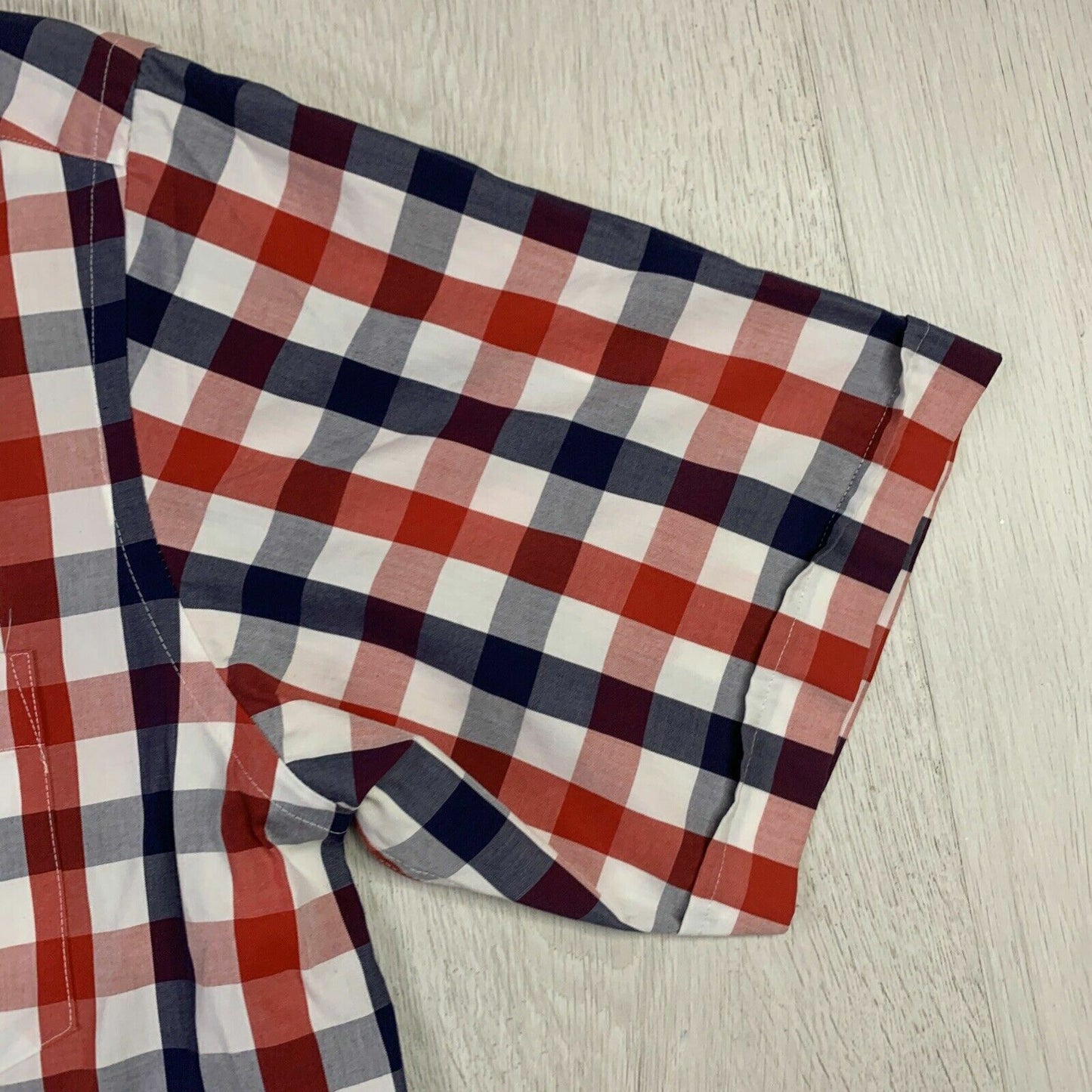 Gazman Mens Short Sleeve Button Up Shirt Size Small (measures closer to M/L)