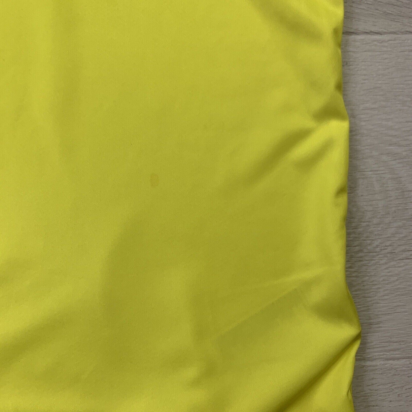 Nike Football Skull and Cross Bones Yellow Training Shirt Size Small