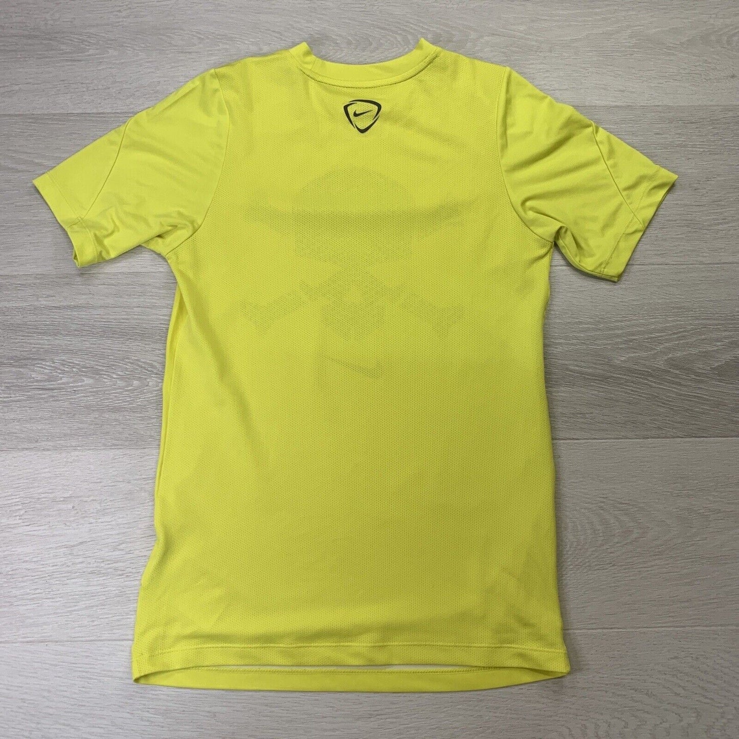 Nike Football Skull and Cross Bones Yellow Training Shirt Size Small