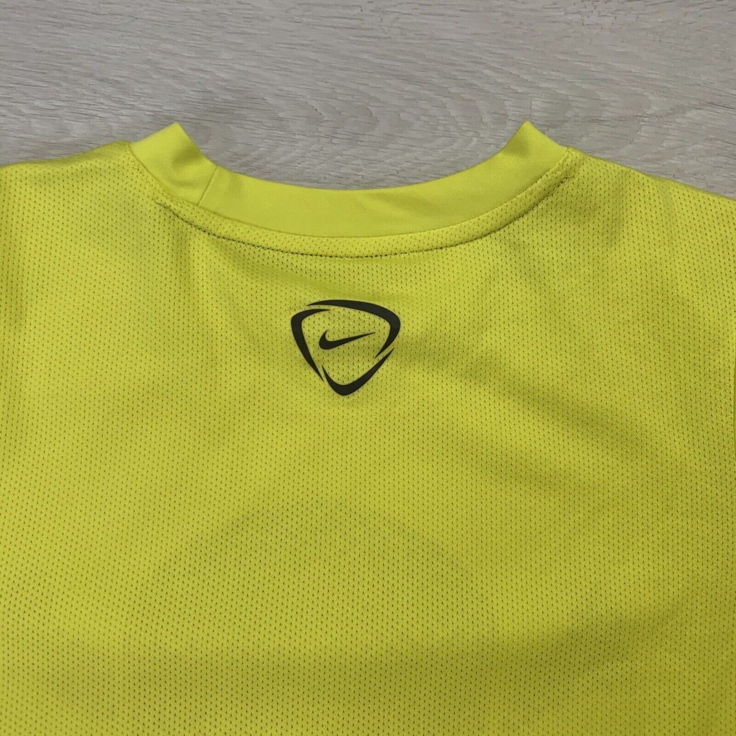 Nike Football Skull and Cross Bones Yellow Training Shirt Size Small