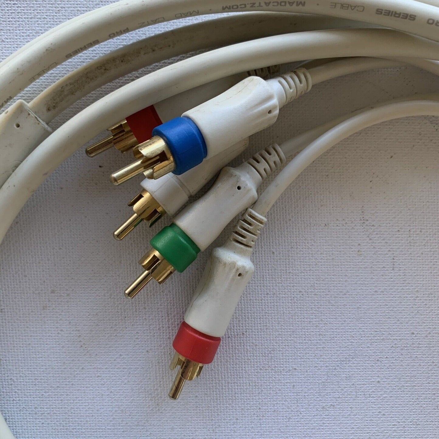 Mad Catz Nintendo Wii AV Cable