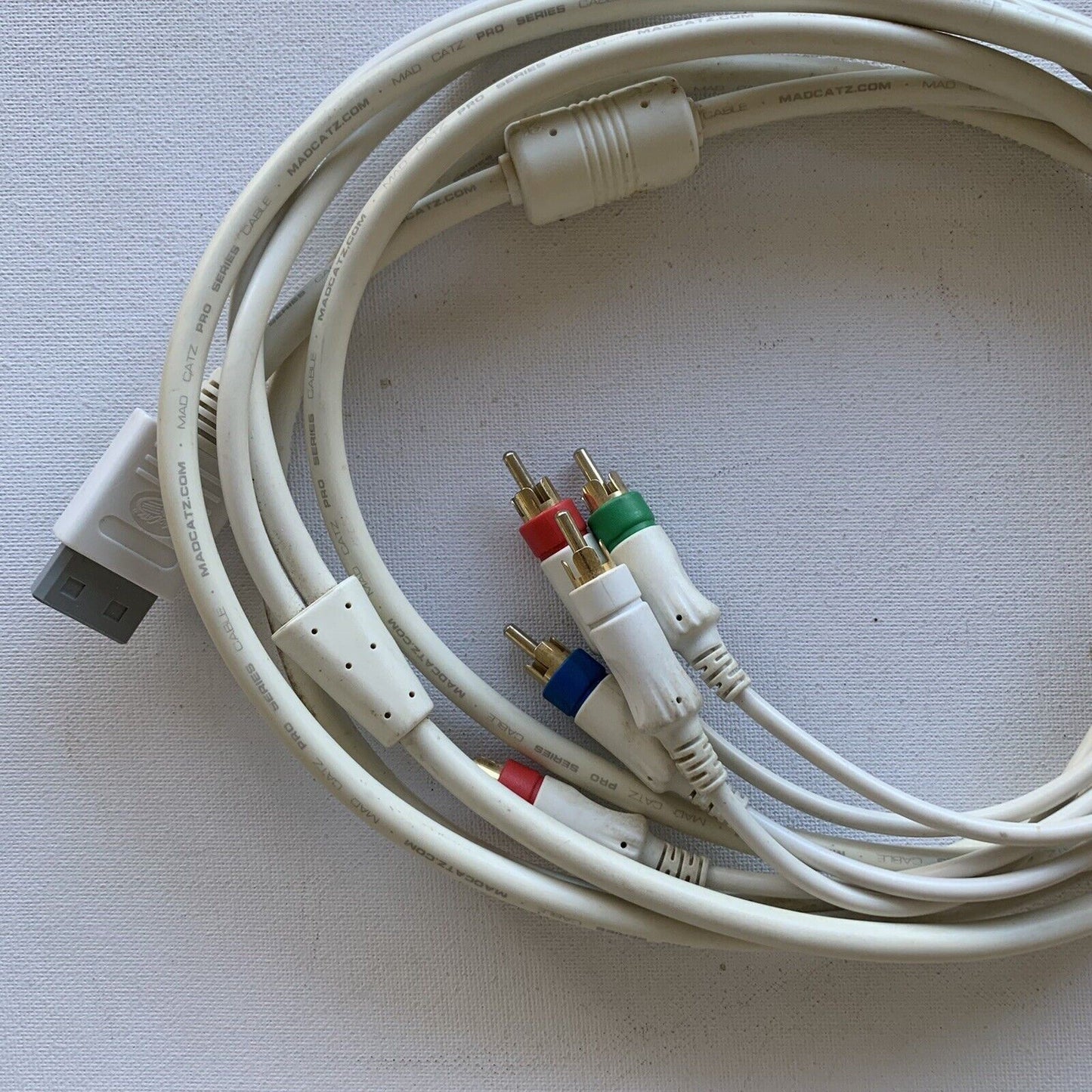 Mad Catz Nintendo Wii AV Cable