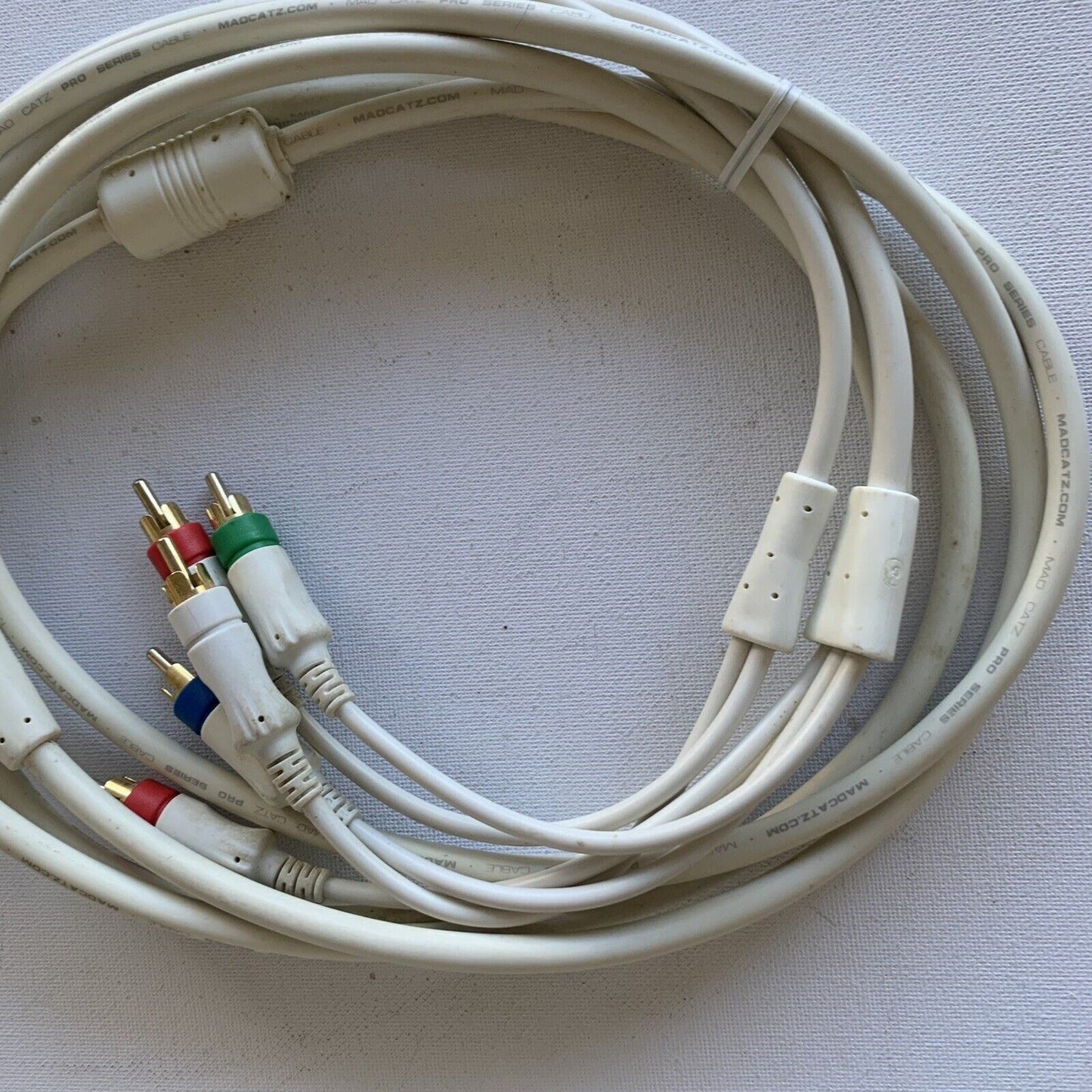 Mad Catz Nintendo Wii AV Cable