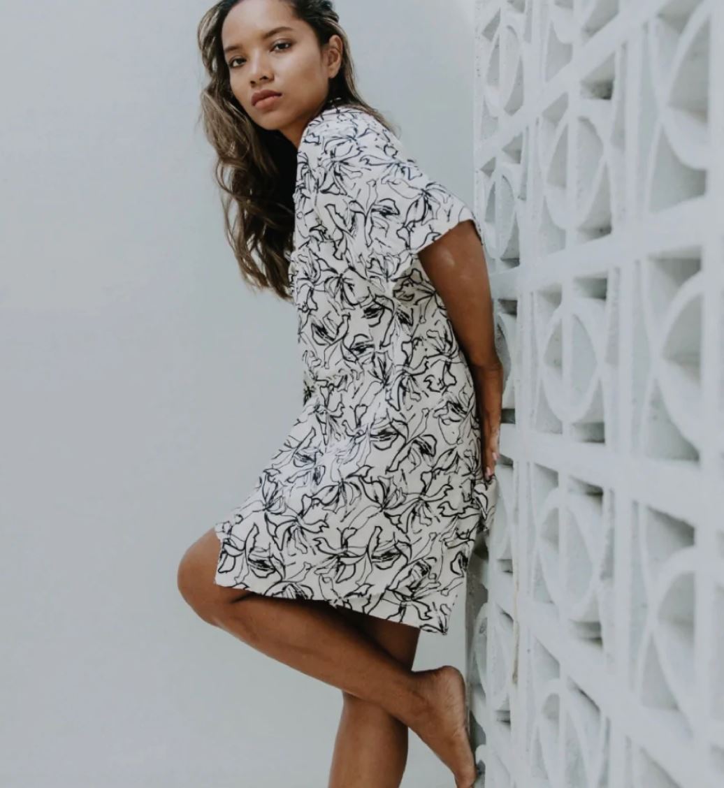 Miann & Co Womens Rebecca Wide Neck Shirt - Floral Sketch Size M (RRP $129.95)