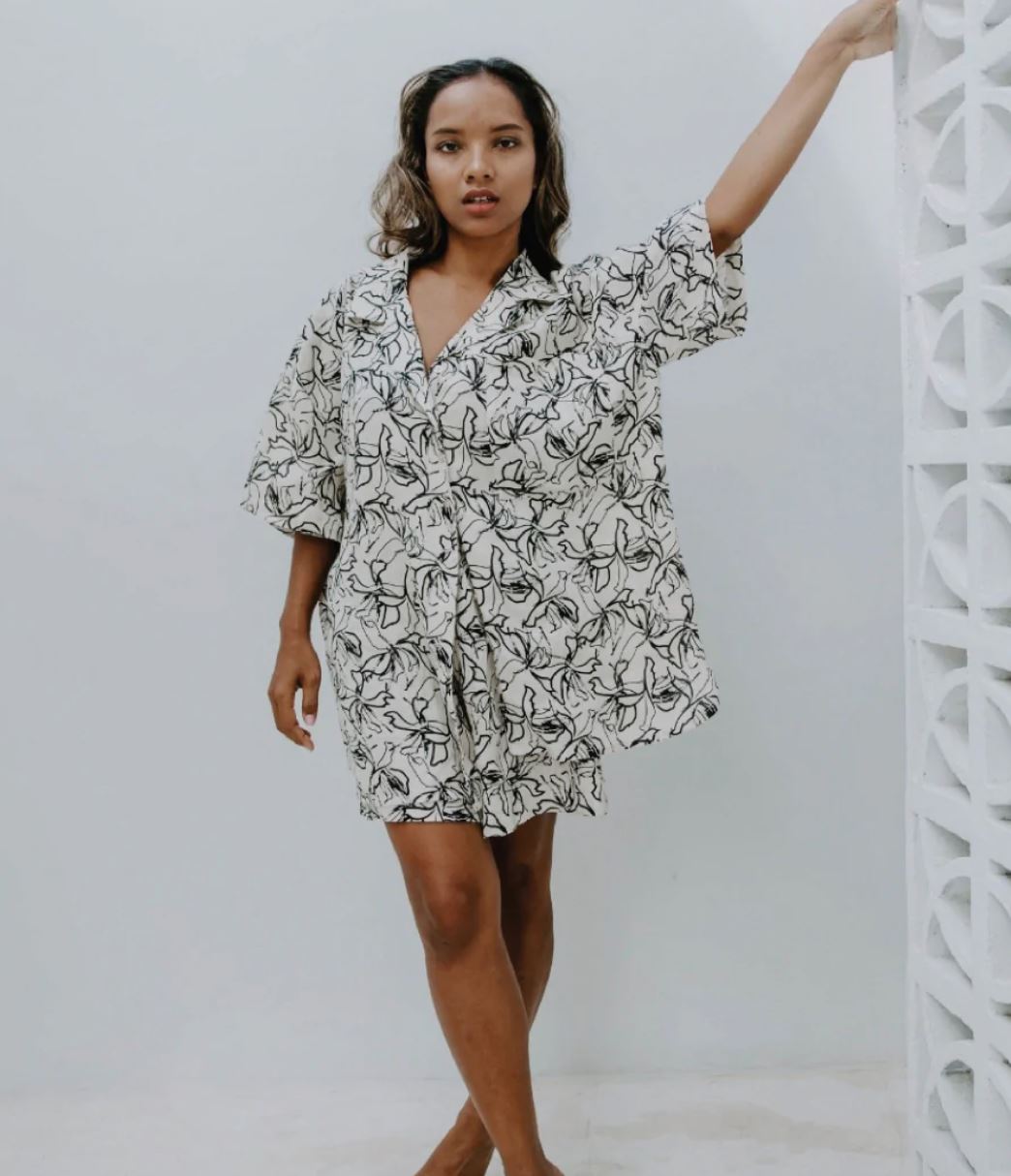 Miann & Co Womens Rebecca Wide Neck Shirt - Floral Sketch Size M (RRP $129.95)