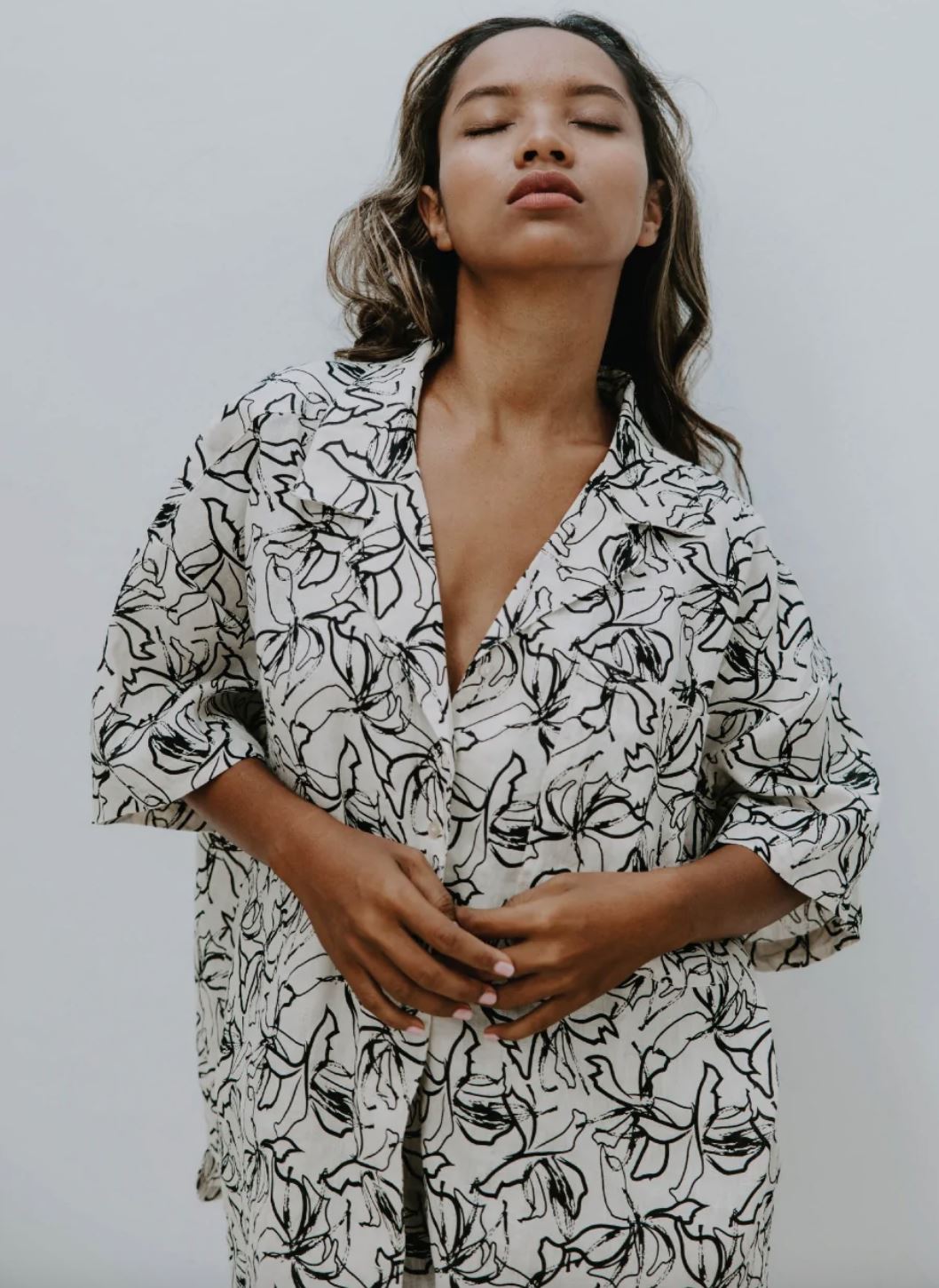Miann & Co Womens Rebecca Wide Neck Shirt - Floral Sketch Size M (RRP $129.95)