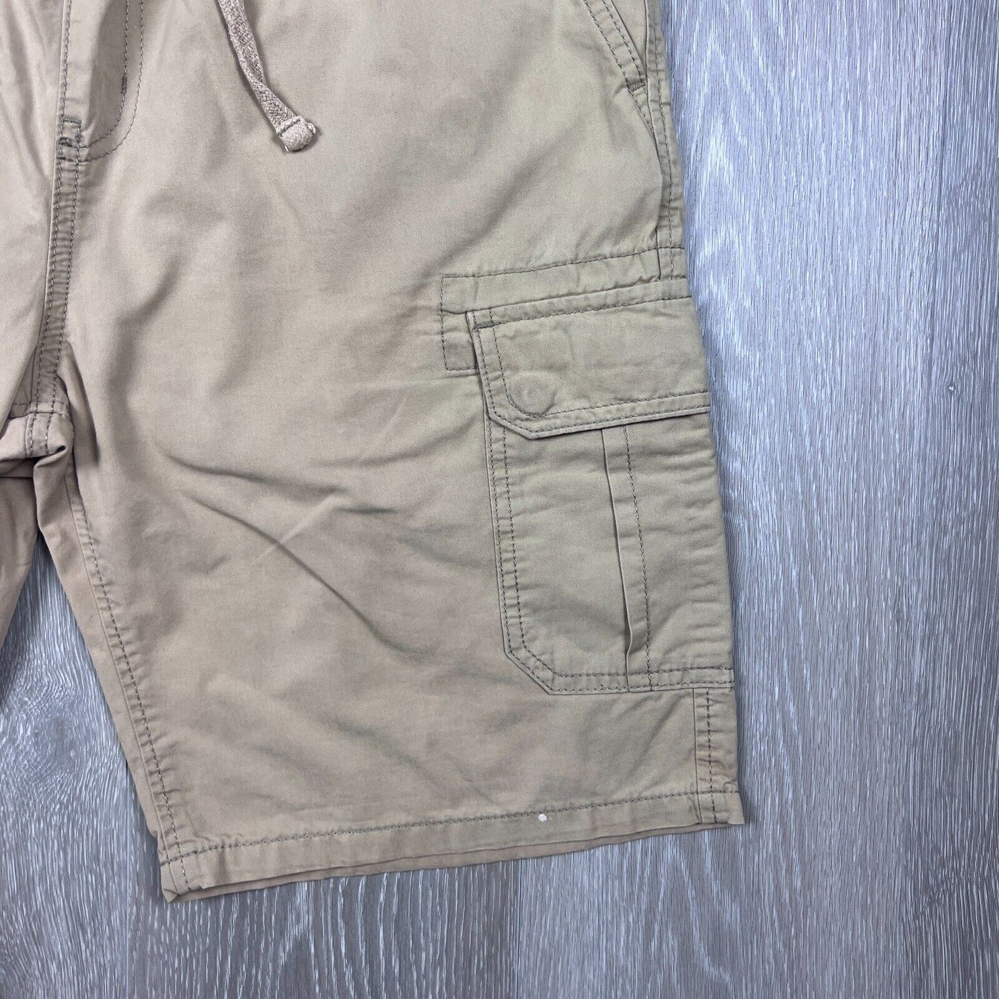 Emerson Mens Beige Cargo Shorts Size Medium