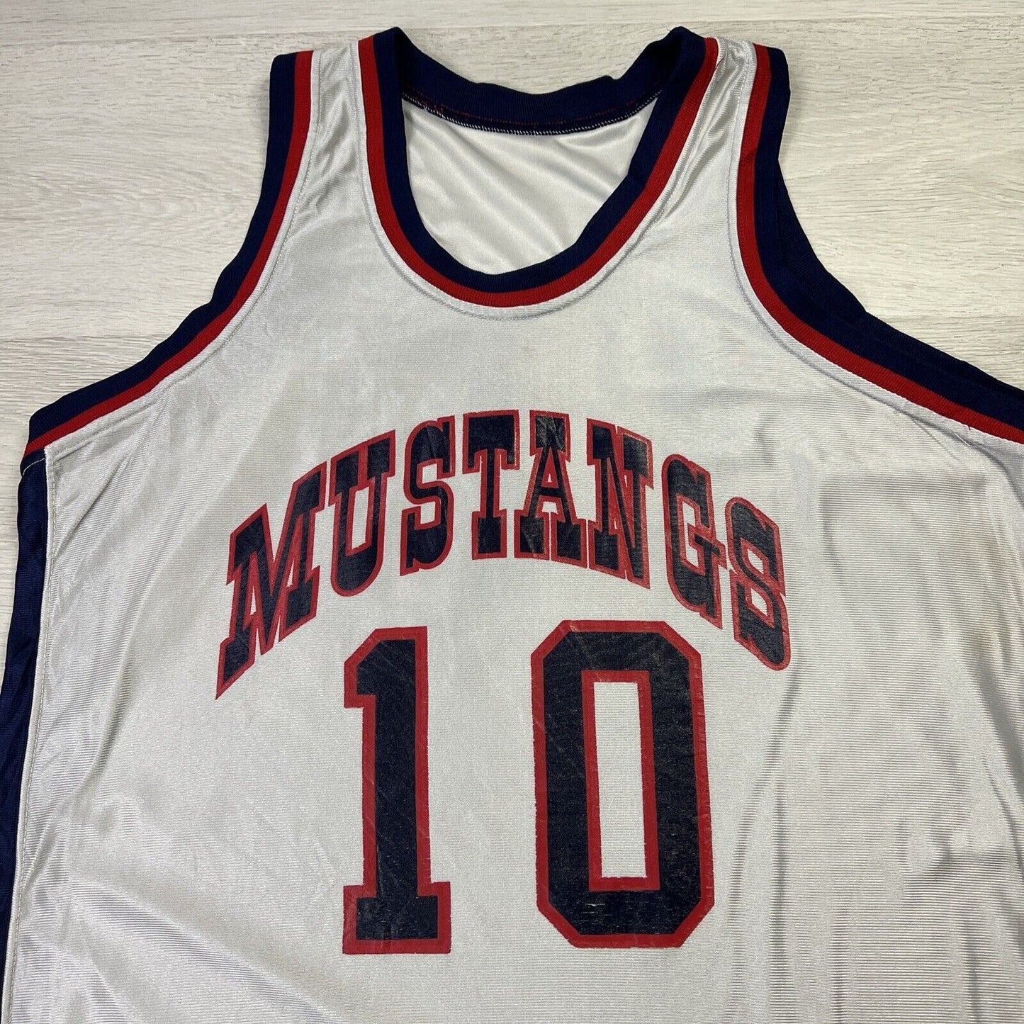 Vintage Team Line Made in Canada 'Mustangs' #10 Basketball Jersey Size Lager