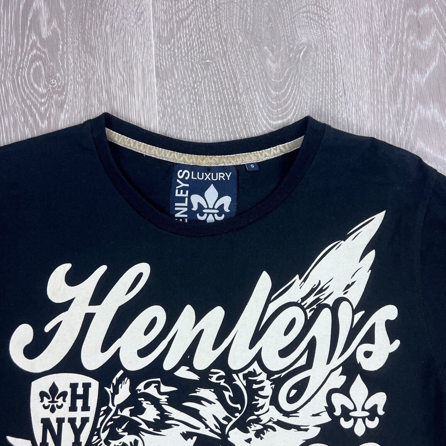 Elwood & Henleys Mens T-Shirt Bundle Size Small