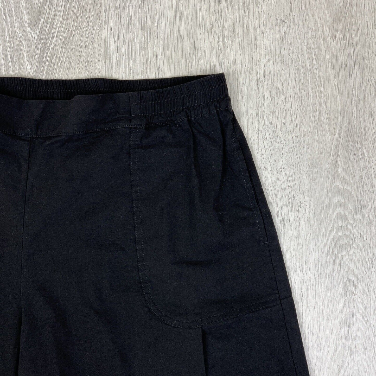 Mela Purdie Womens Black Lightweight Shorts Size 2XL / 18 AU