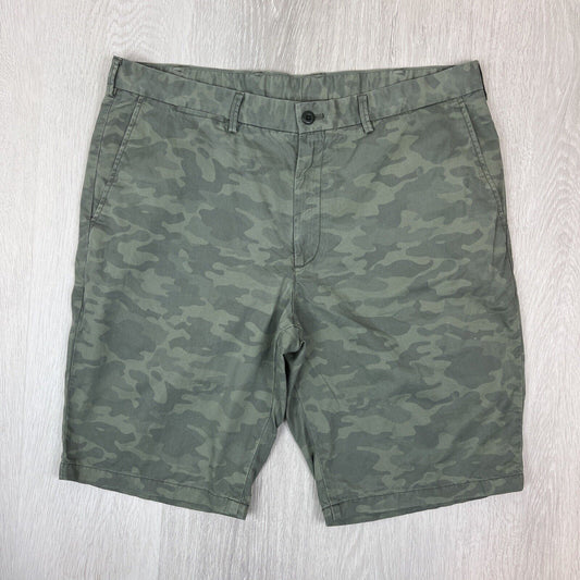 Uniqlo Mens Green Camouflage Chino Shorts Size XL