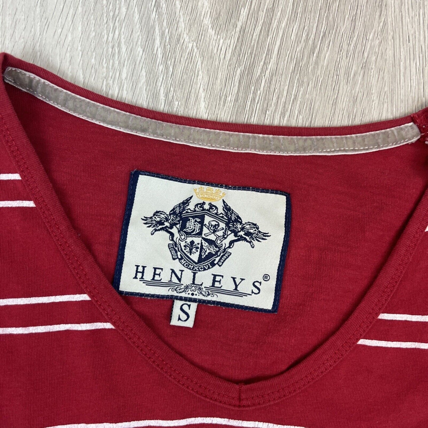 Henleys Mens Striped Red T-Shirt Size Small