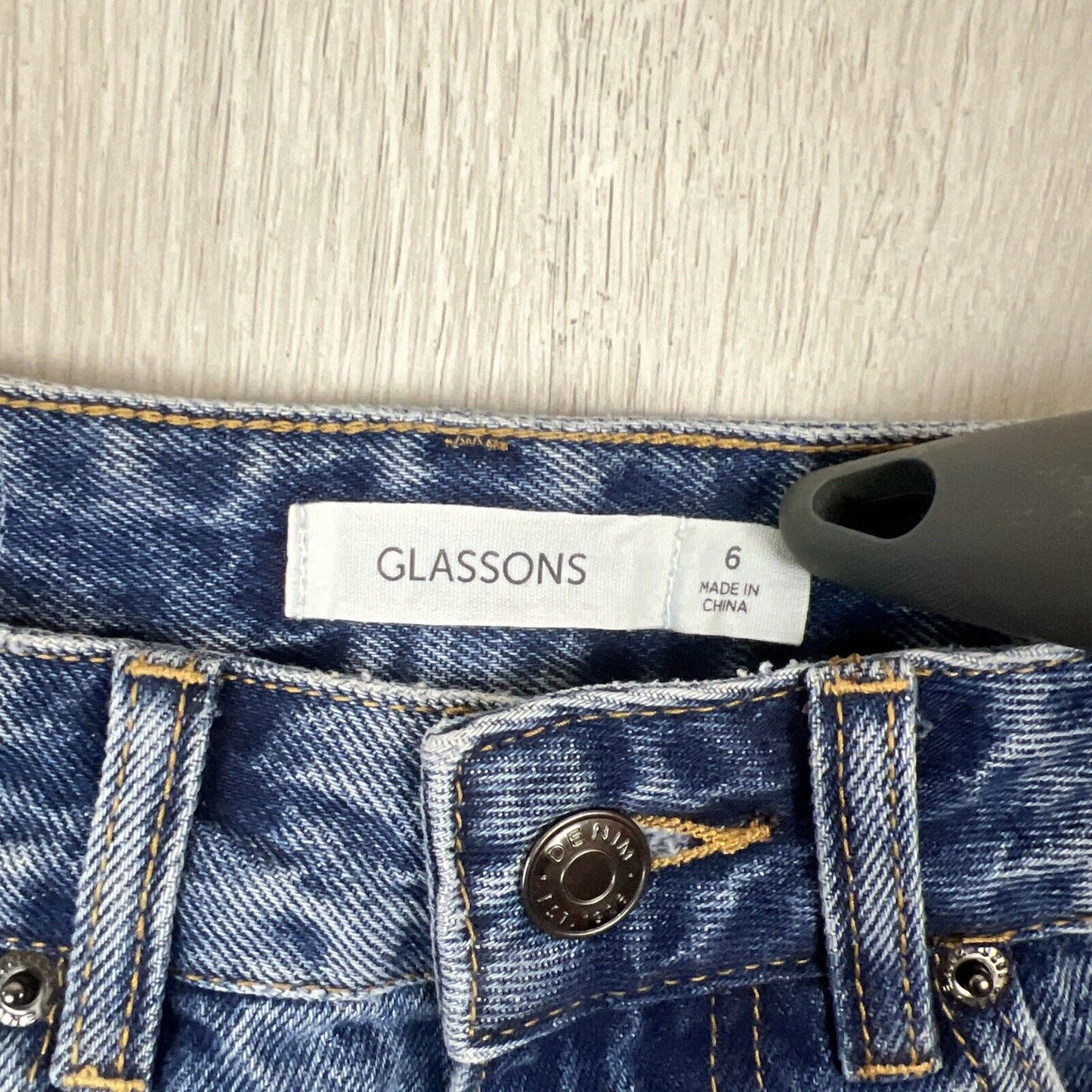 Glassons Womens Medium Wash Cut-Off Denim Shorts Size 6