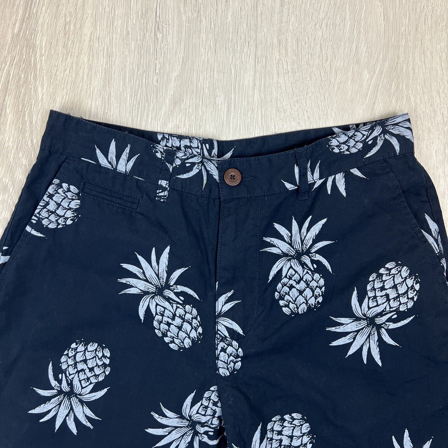 Gondwana Mens Navy Blue Pineapple Pattern Shorts Size 30