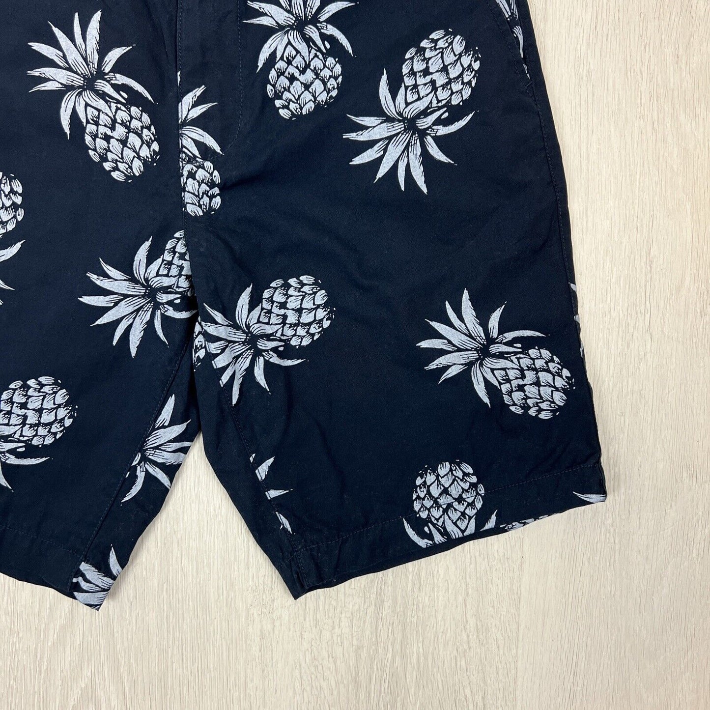 Gondwana Mens Navy Blue Pineapple Pattern Shorts Size 30