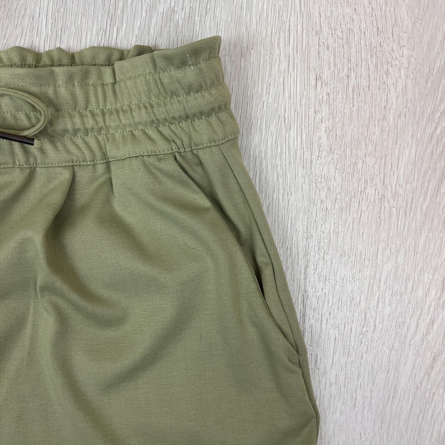 Esmara Womens Elastic Waist Khaki Green Shorts Size Medium