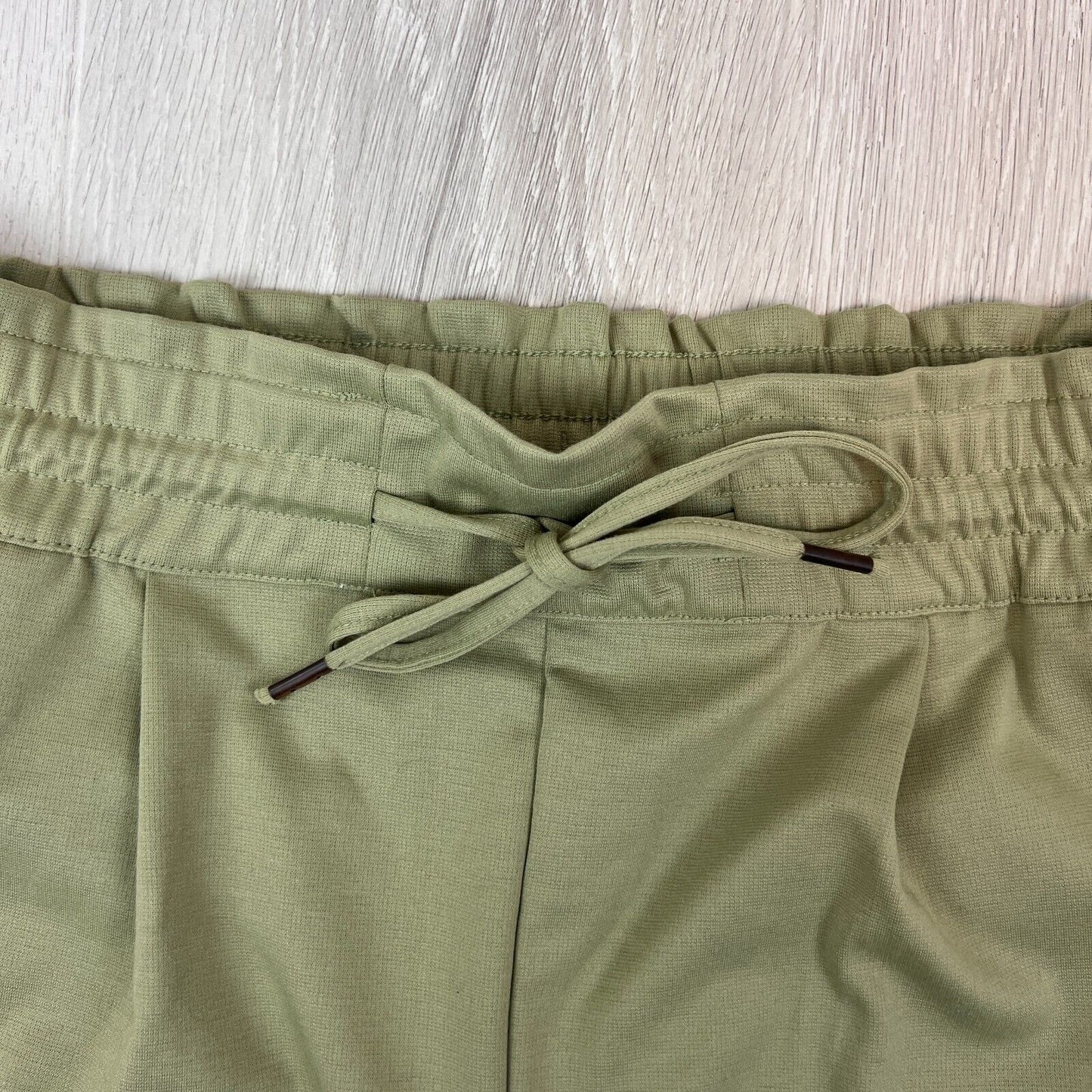 Esmara Womens Elastic Waist Khaki Green Shorts Size Medium