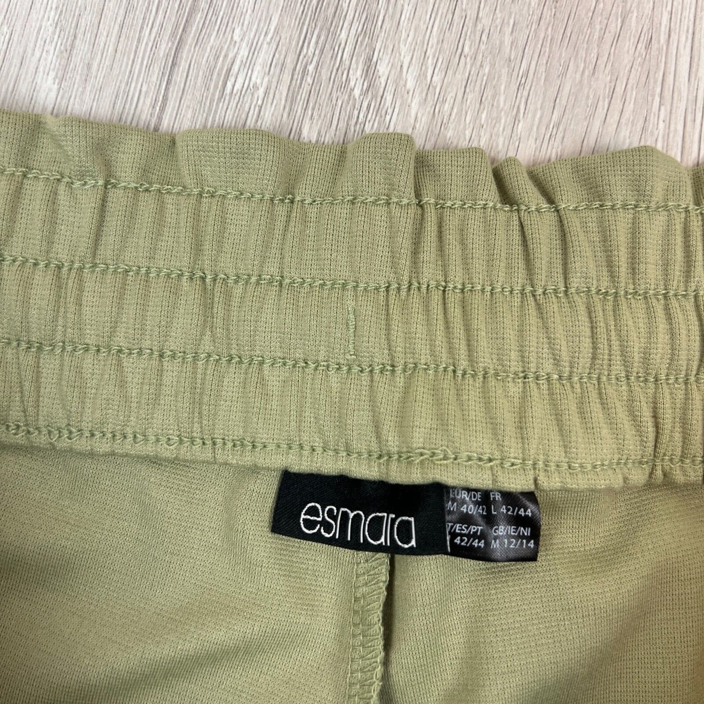 Esmara Womens Elastic Waist Khaki Green Shorts Size Medium