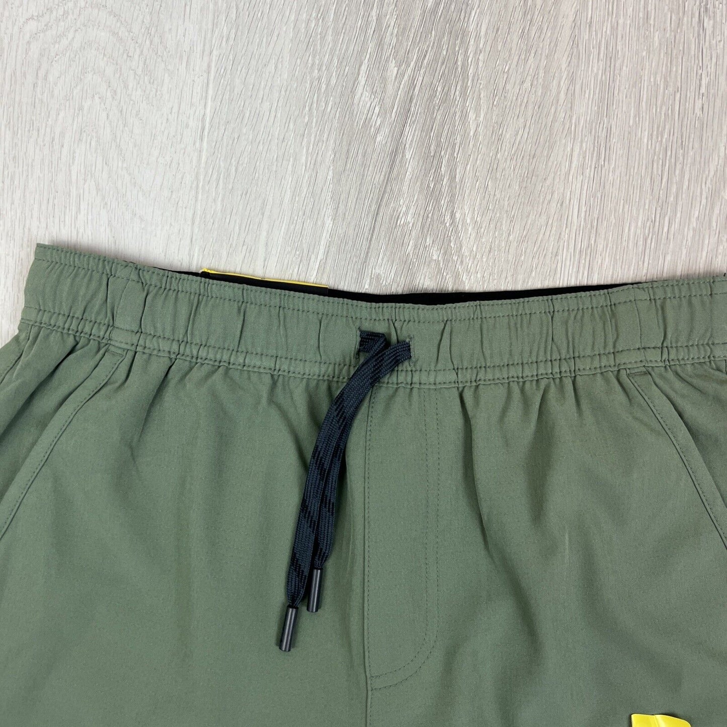 Gerry Mens Pull On Train Short Green Activewear Shorts Size Small (New)