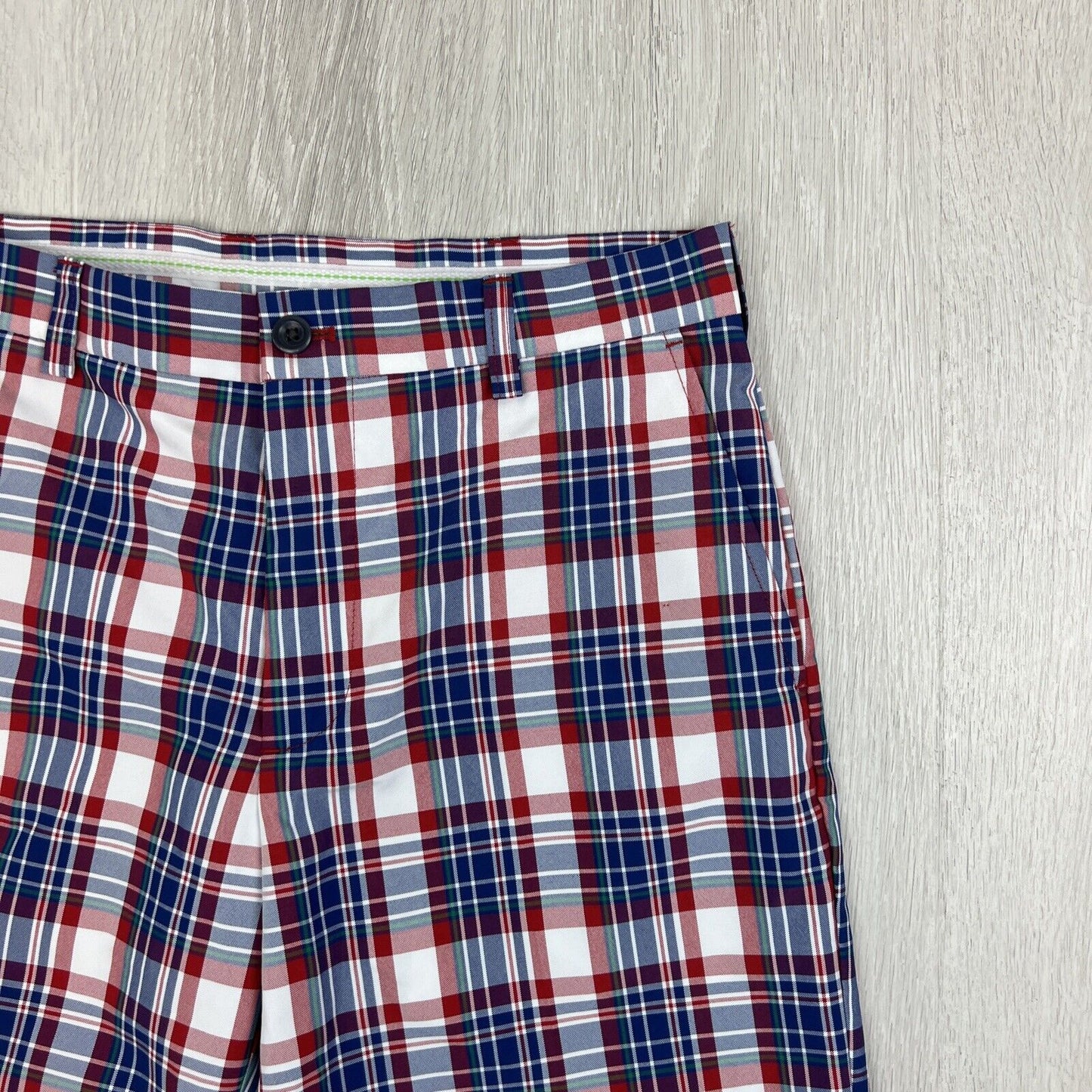 iZod Golf Mens Plaid Golf Shorts Size 32 (Like New)