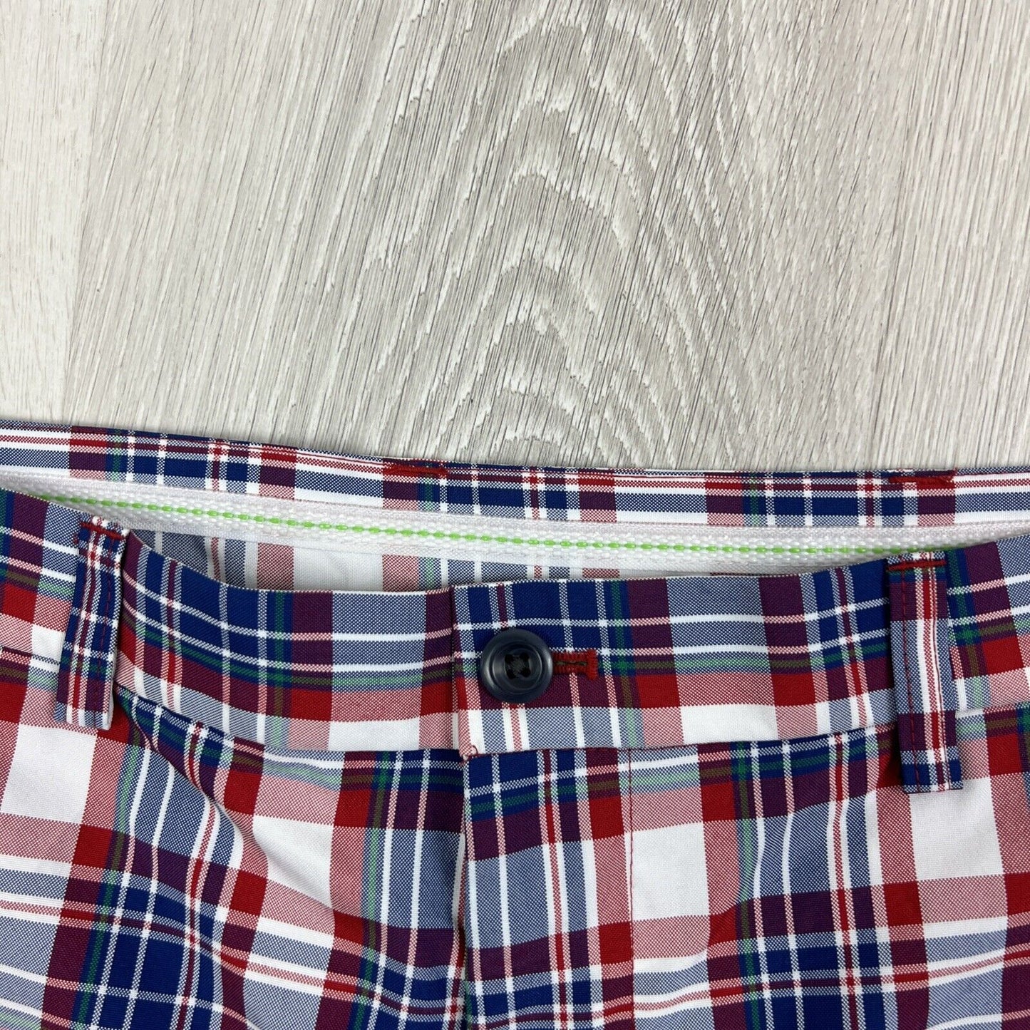 iZod Golf Mens Plaid Golf Shorts Size 32 (Like New)