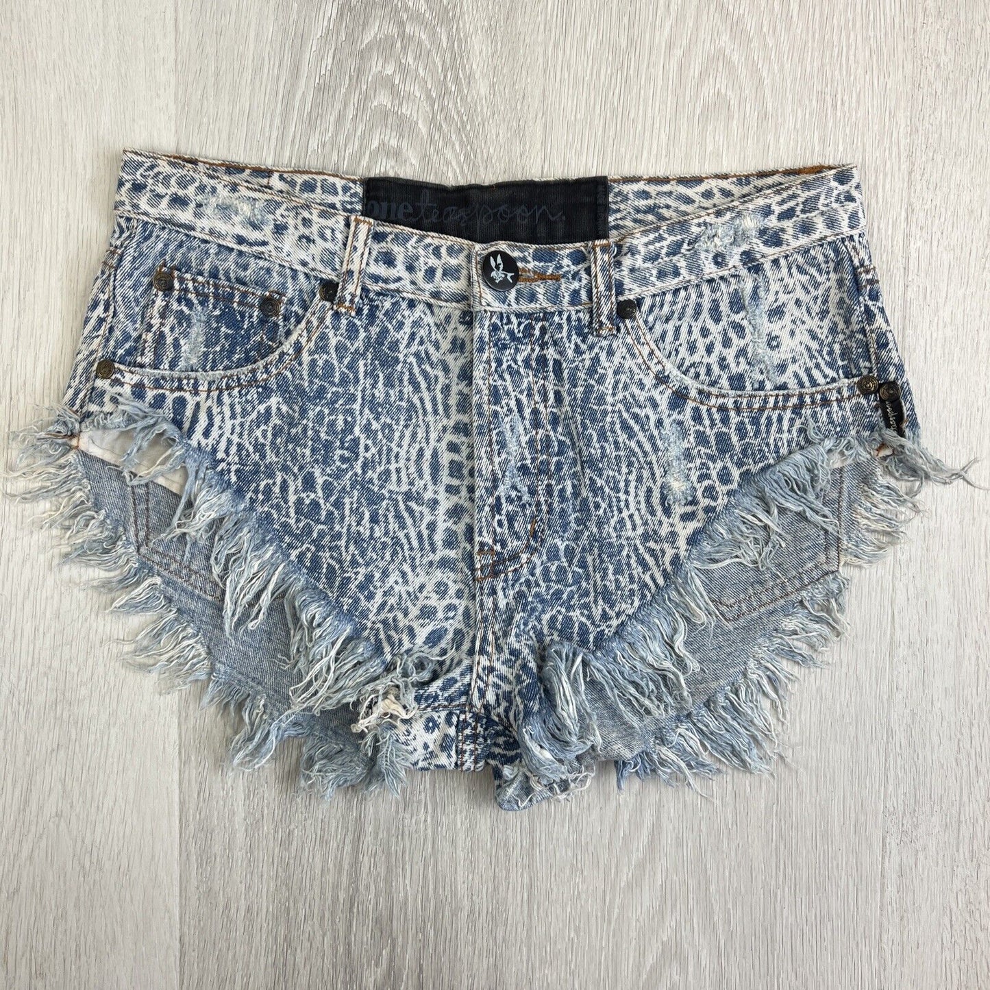 One Teaspoon Womens Blue Denim Cut-Off Animal Pattern Shorts Size 28-30 Approx