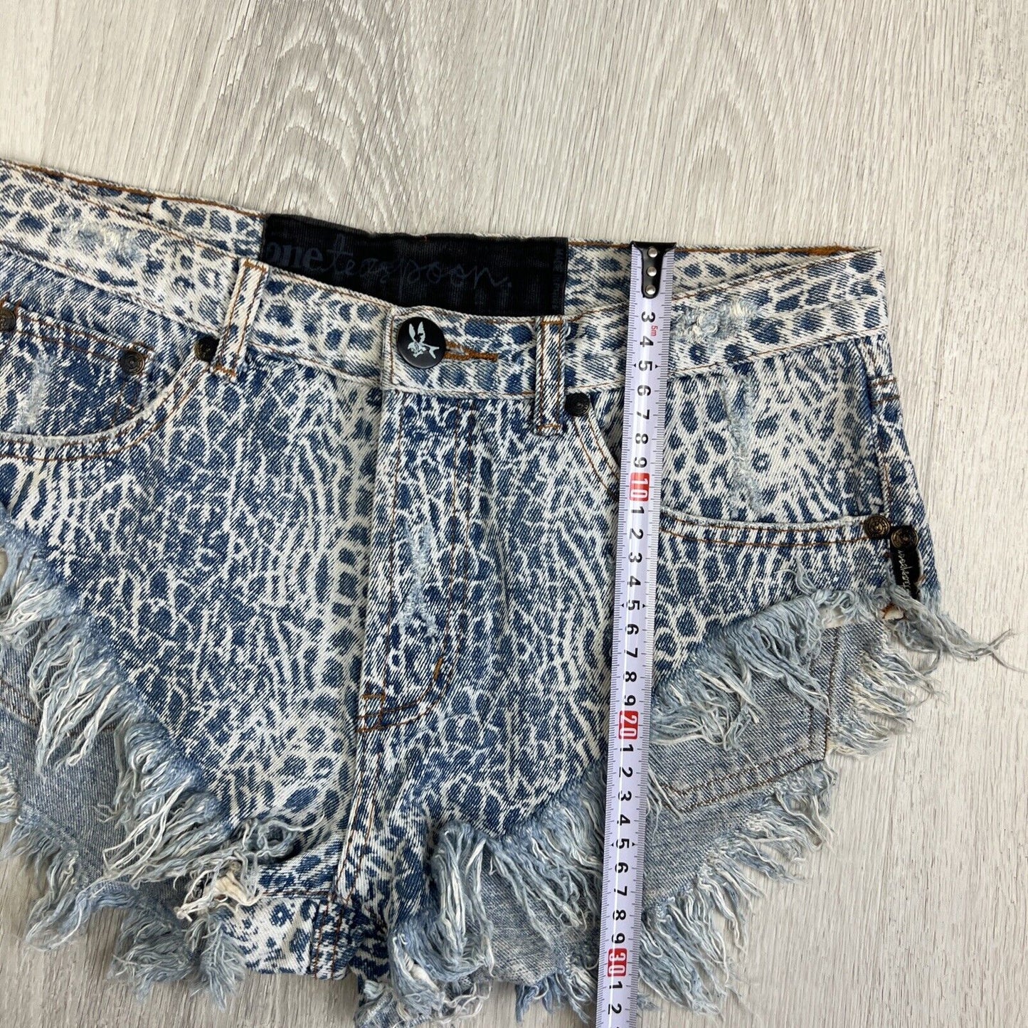 One Teaspoon Womens Blue Denim Cut-Off Animal Pattern Shorts Size 28-30 Approx