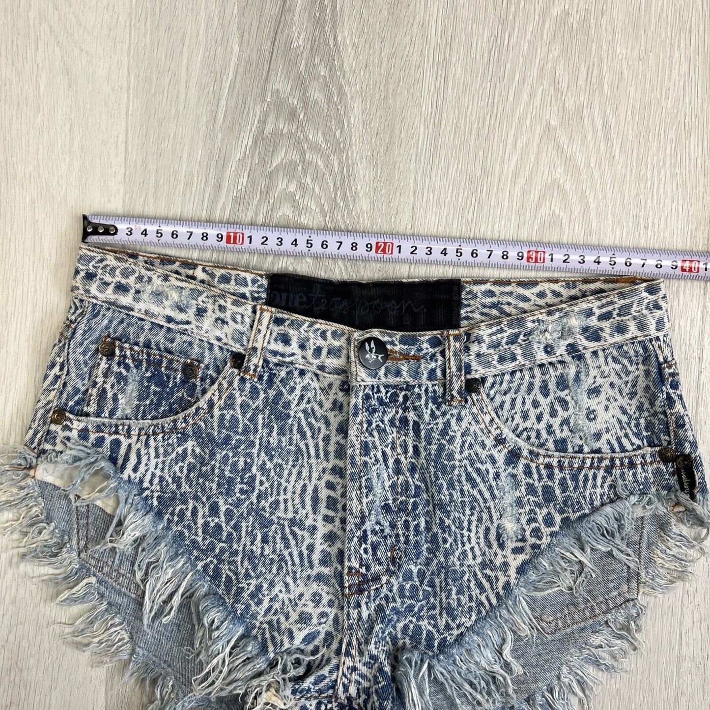 One Teaspoon Womens Blue Denim Cut-Off Animal Pattern Shorts Size 28-30 Approx