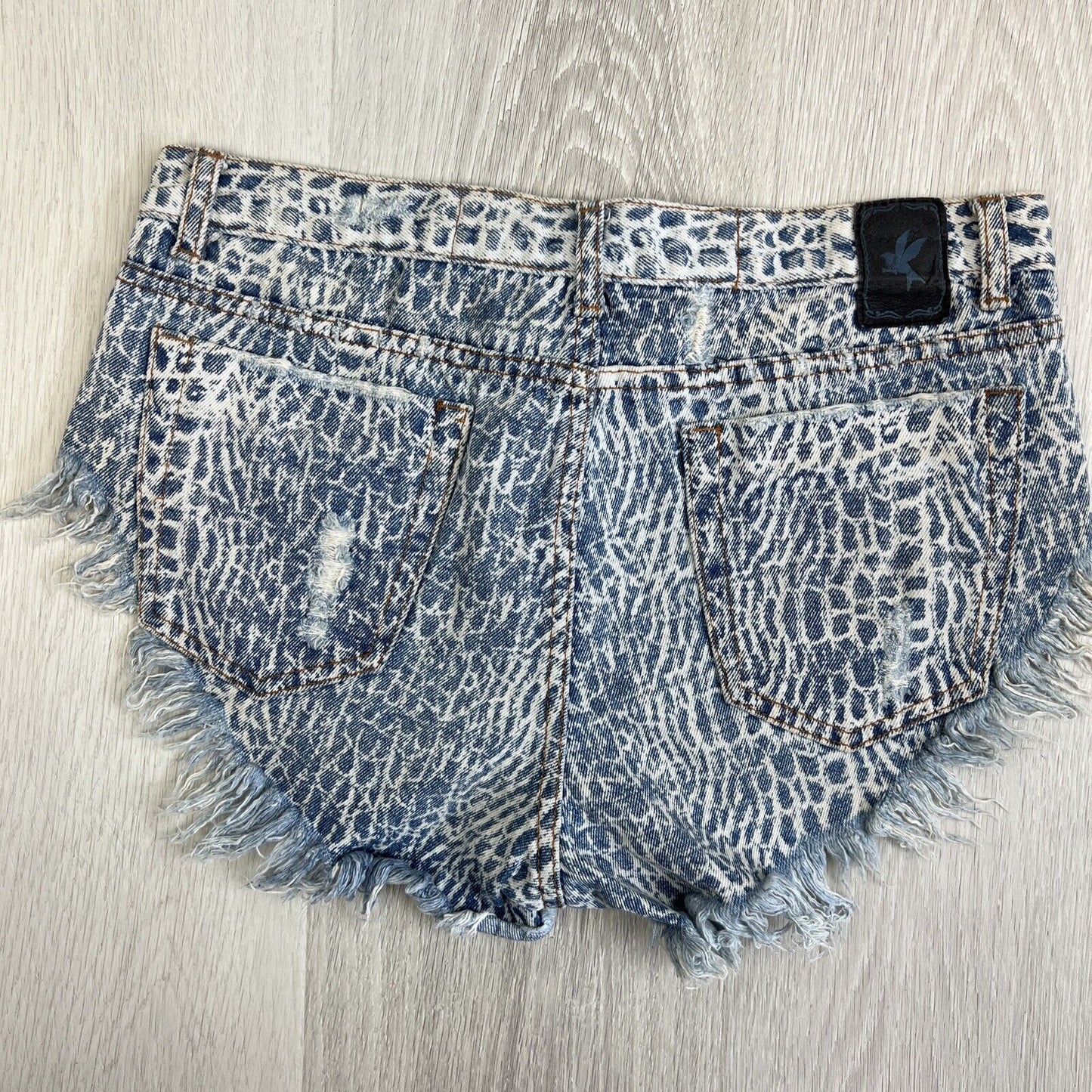 One Teaspoon Womens Blue Denim Cut-Off Animal Pattern Shorts Size 28-30 Approx