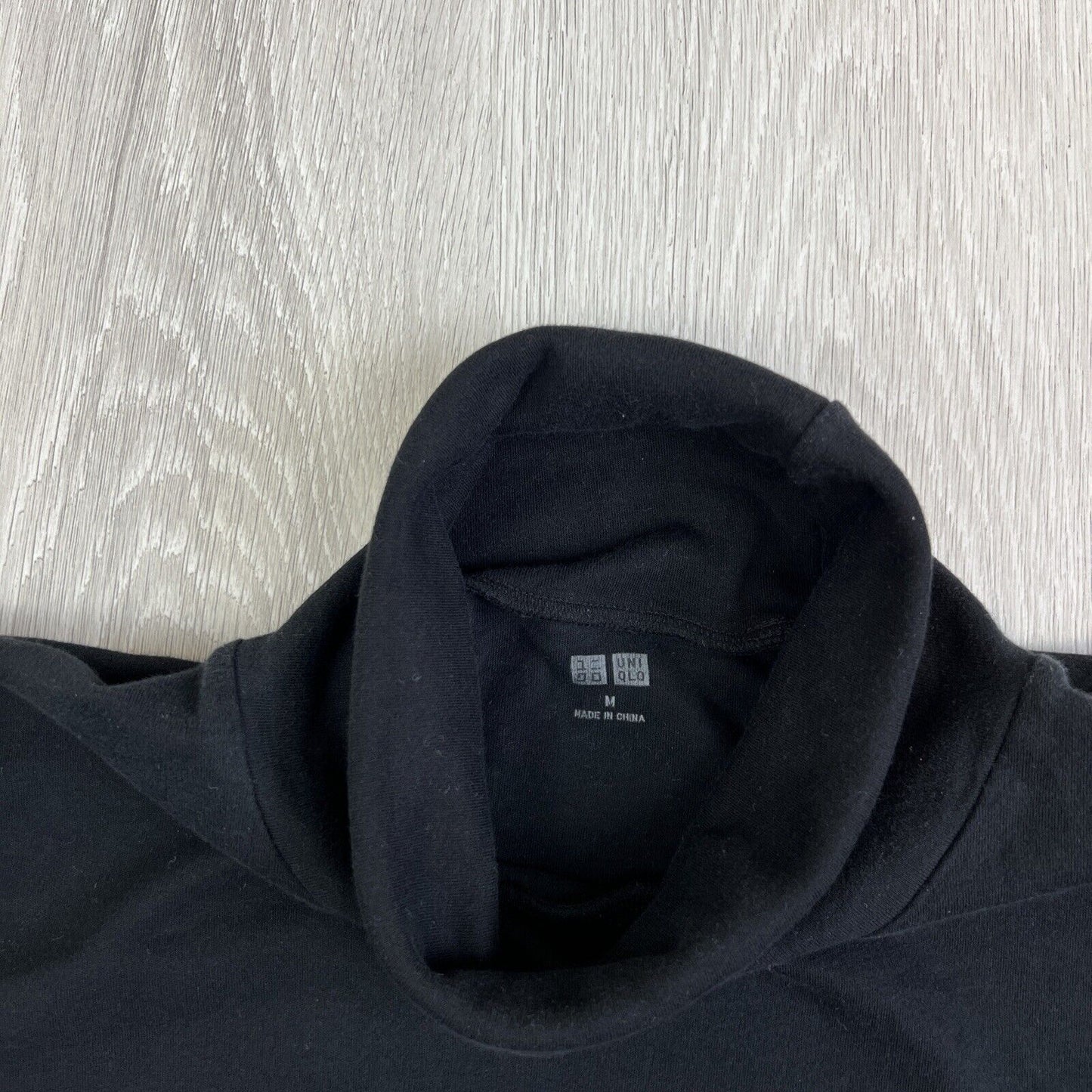 Uniqlo Mens Black Long Sleeve Turtle Neck T-Shirt Size Medium