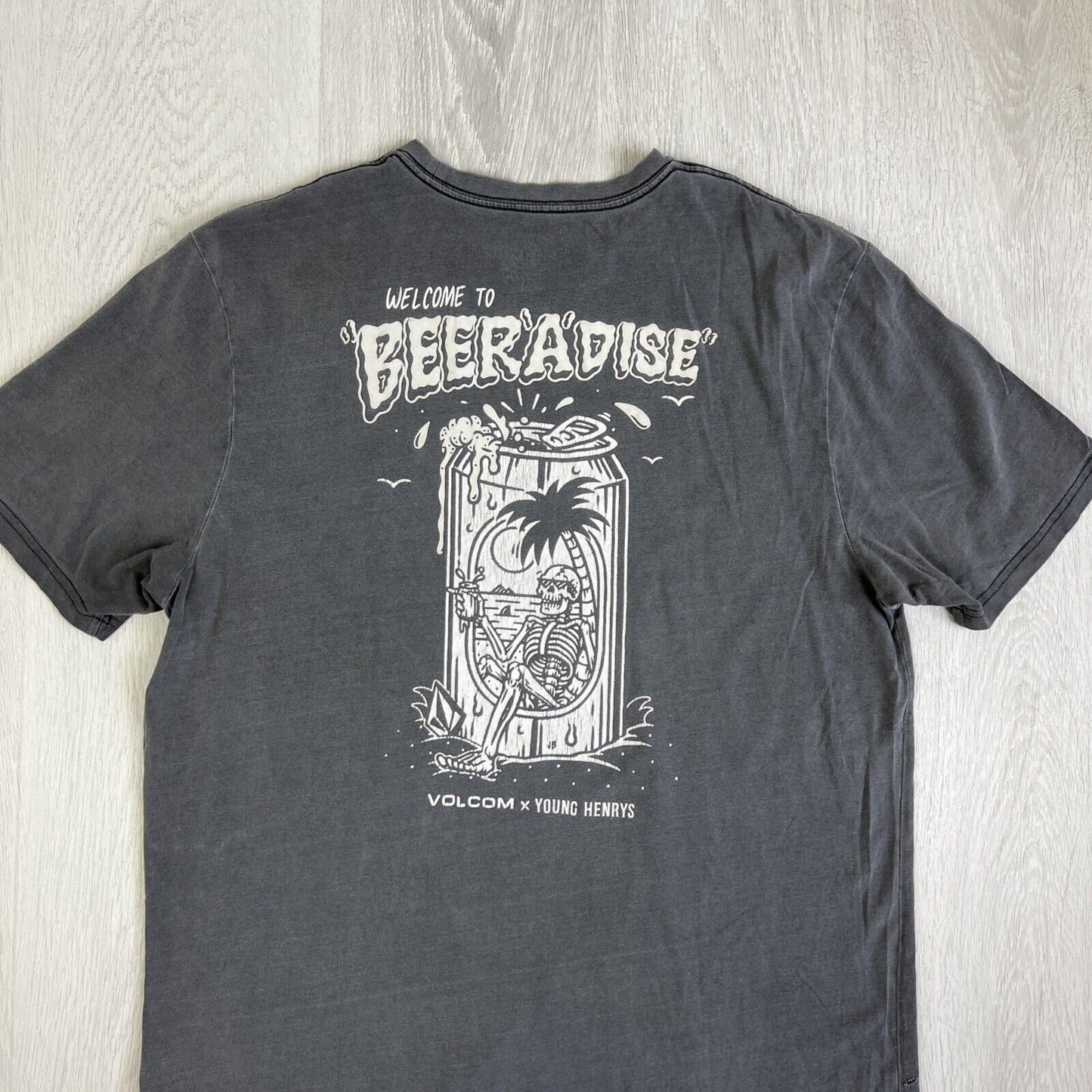 Volcom x Young Henrys Mens Grey Beer Print Short Sleeve T-Shirt Size Large